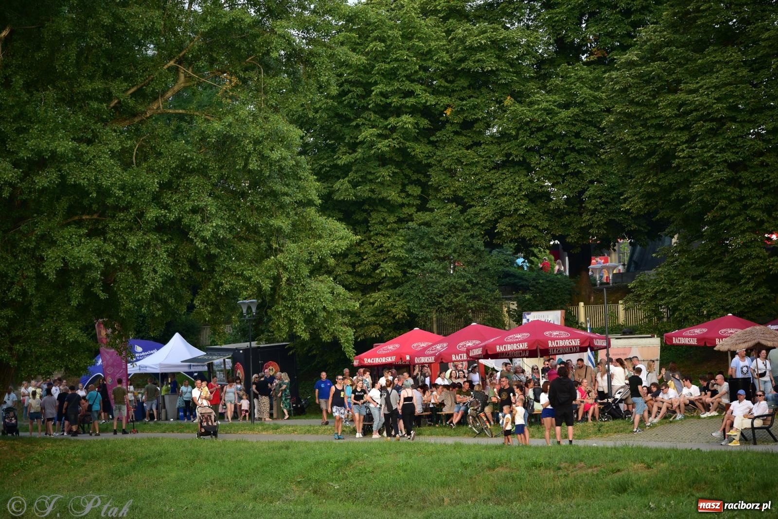 Zdjęcie w galerii na portalu naszraciborz.pl: Vixen i Baranovski - sobota na raciborskich bulwarach [FOTO i WIDEO] wiadomości z regionu