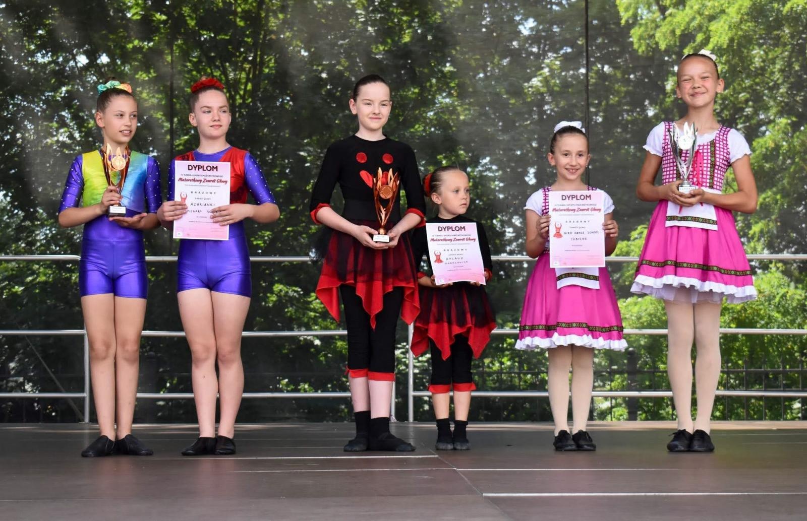 Zdjęcie w galerii na portalu naszraciborz.pl: Ponad tysiąc mażoretek na zamku wiadomości z regionu