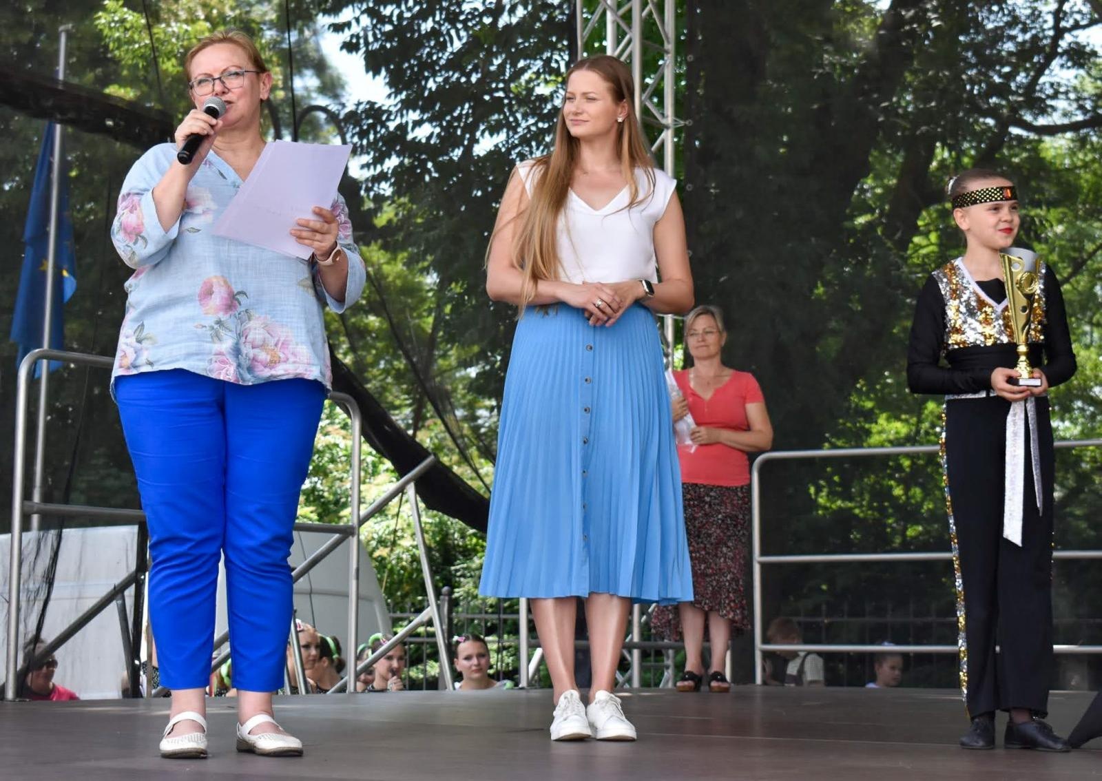 Zdjęcie w galerii na portalu naszraciborz.pl: Ponad tysiąc mażoretek na zamku wiadomości z regionu