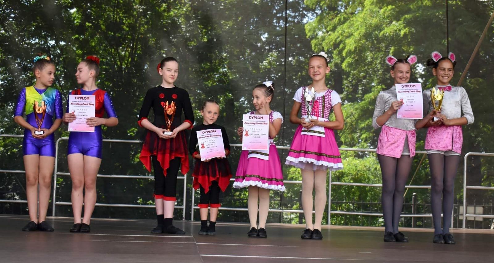 Zdjęcie w galerii na portalu naszraciborz.pl: Ponad tysiąc mażoretek na zamku wiadomości z regionu