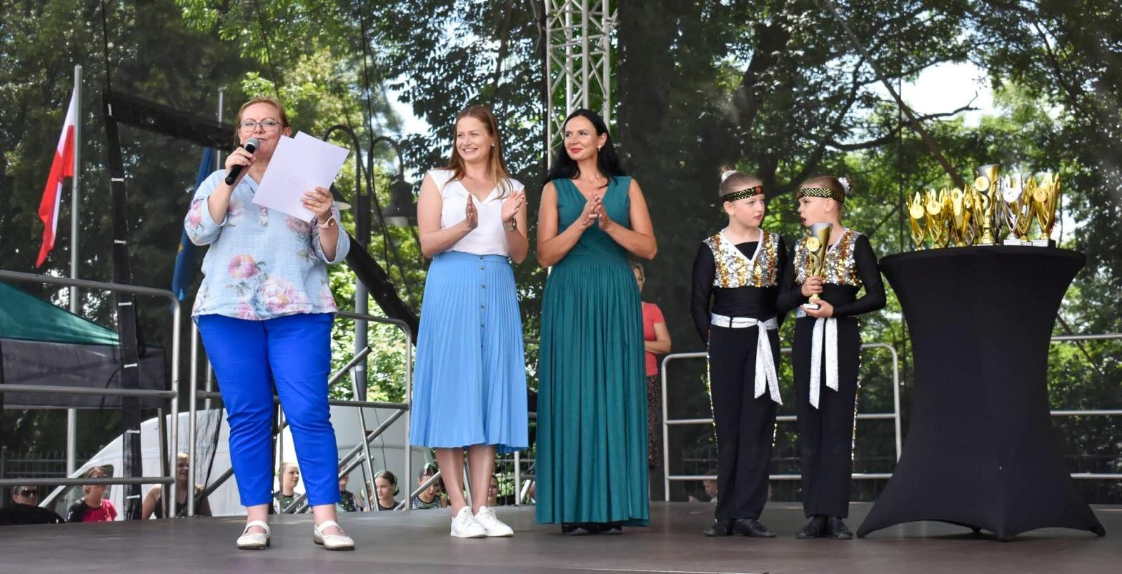 Zdjęcie w galerii na portalu naszraciborz.pl: Ponad tysiąc mażoretek na zamku wiadomości z regionu