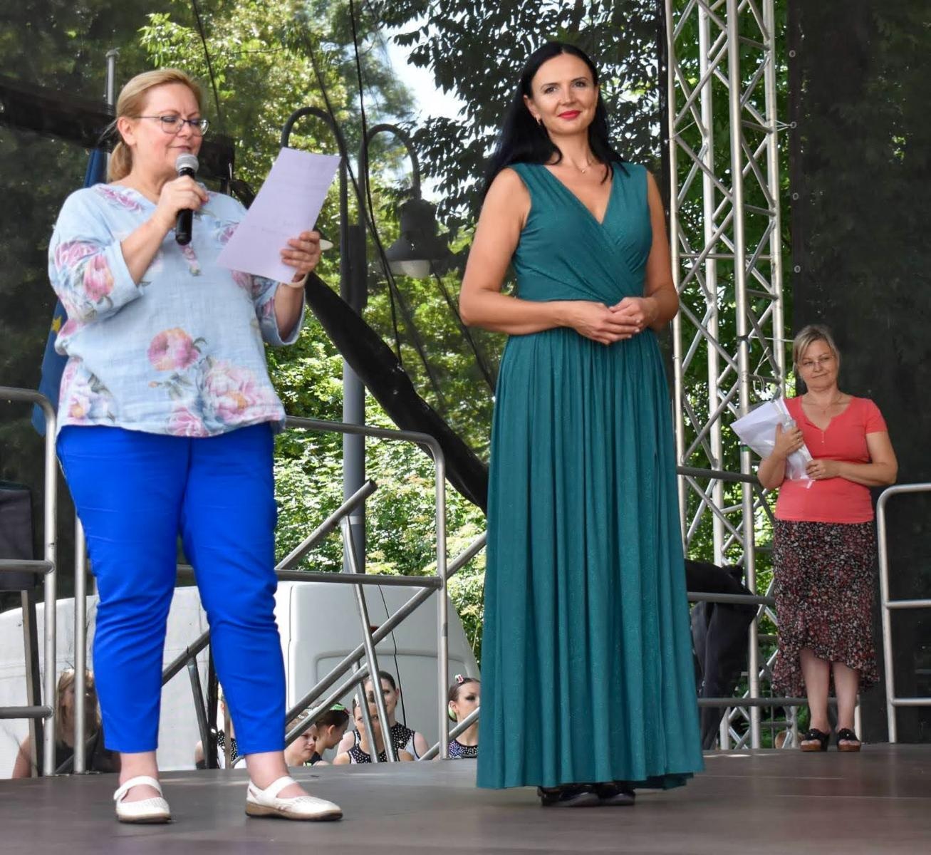 Zdjęcie w galerii na portalu naszraciborz.pl: Ponad tysiąc mażoretek na zamku wiadomości z regionu