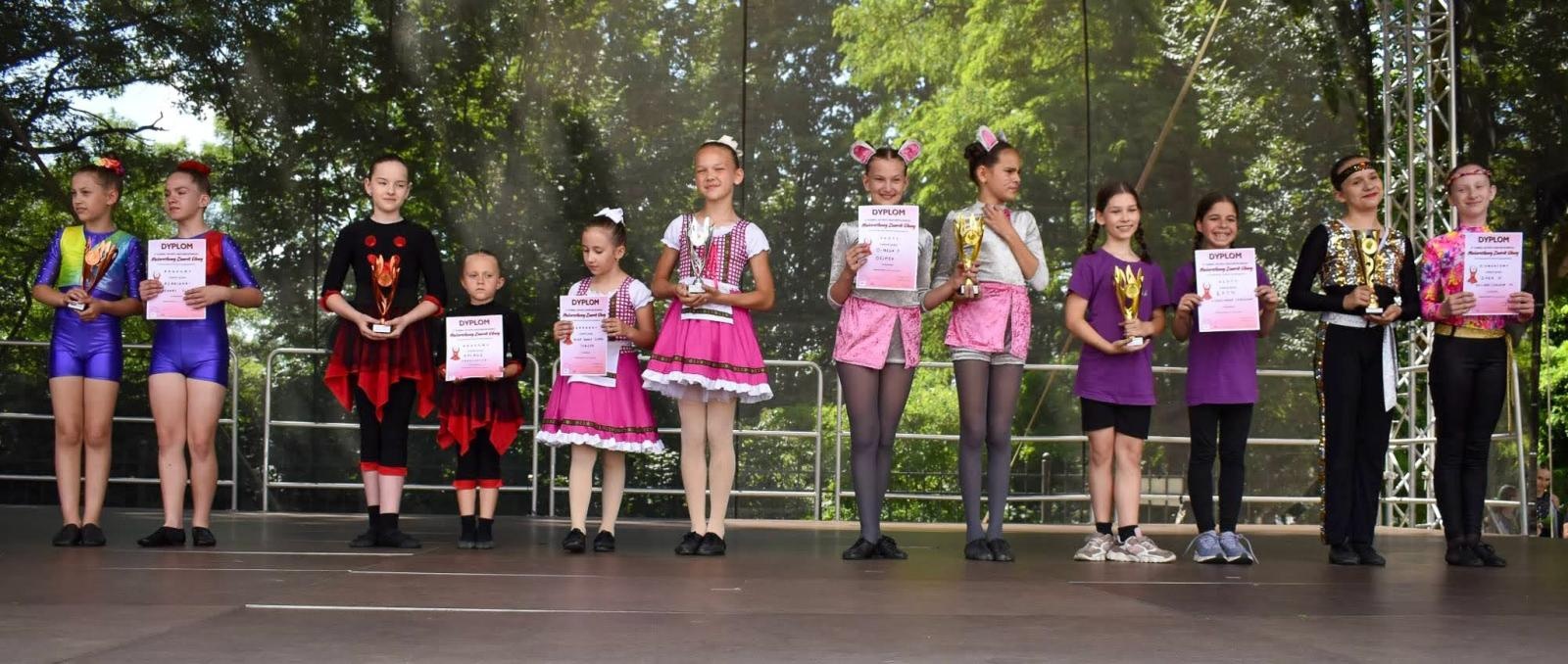 Zdjęcie w galerii na portalu naszraciborz.pl: Ponad tysiąc mażoretek na zamku wiadomości z regionu