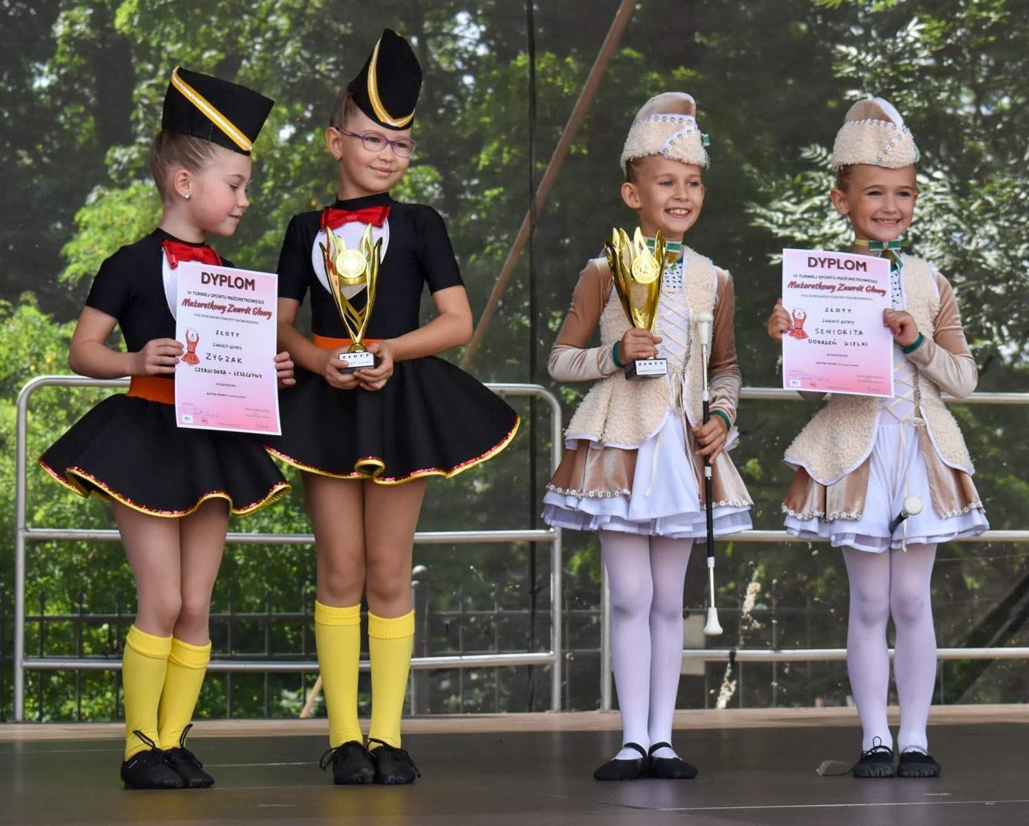 Zdjęcie w galerii na portalu naszraciborz.pl: Ponad tysiąc mażoretek na zamku wiadomości z regionu