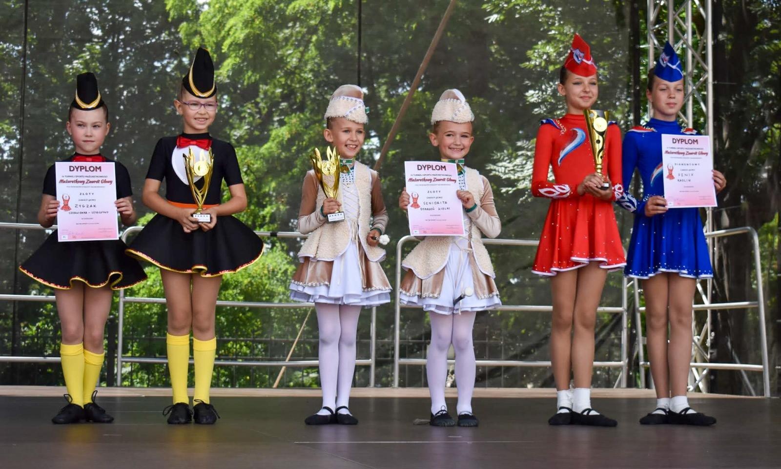 Zdjęcie w galerii na portalu naszraciborz.pl: Ponad tysiąc mażoretek na zamku wiadomości z regionu