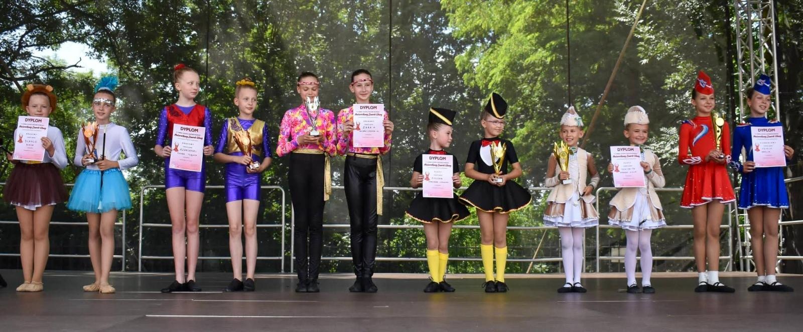 Zdjęcie w galerii na portalu naszraciborz.pl: Ponad tysiąc mażoretek na zamku wiadomości z regionu