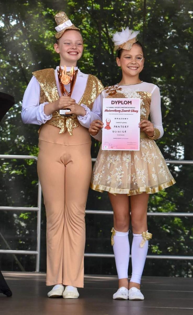 Zdjęcie w galerii na portalu naszraciborz.pl: Ponad tysiąc mażoretek na zamku wiadomości z regionu