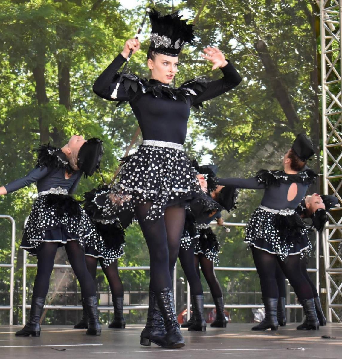 Zdjęcie w galerii na portalu naszraciborz.pl: Ponad tysiąc mażoretek na zamku wiadomości z regionu