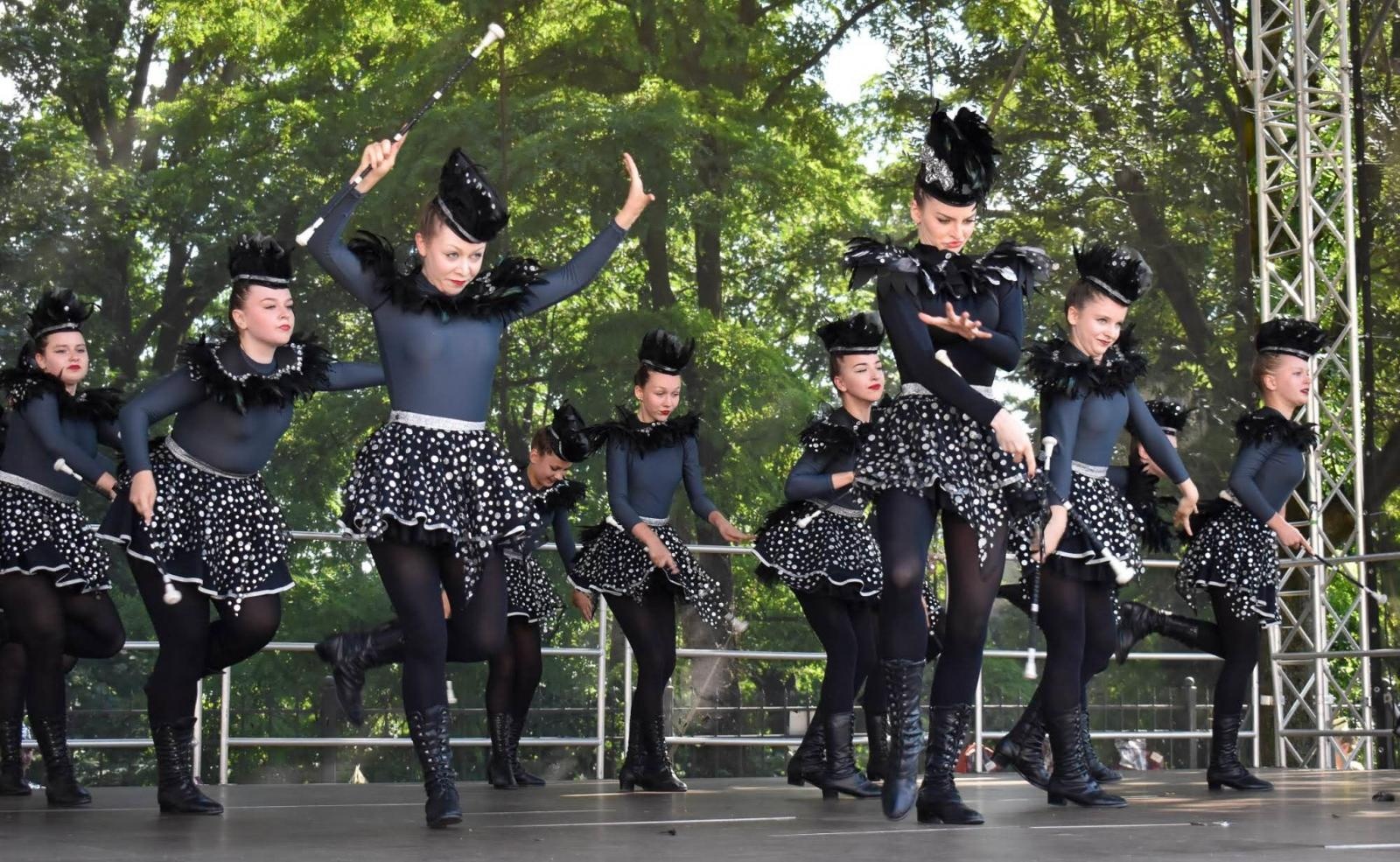 Zdjęcie w galerii na portalu naszraciborz.pl: Ponad tysiąc mażoretek na zamku wiadomości z regionu
