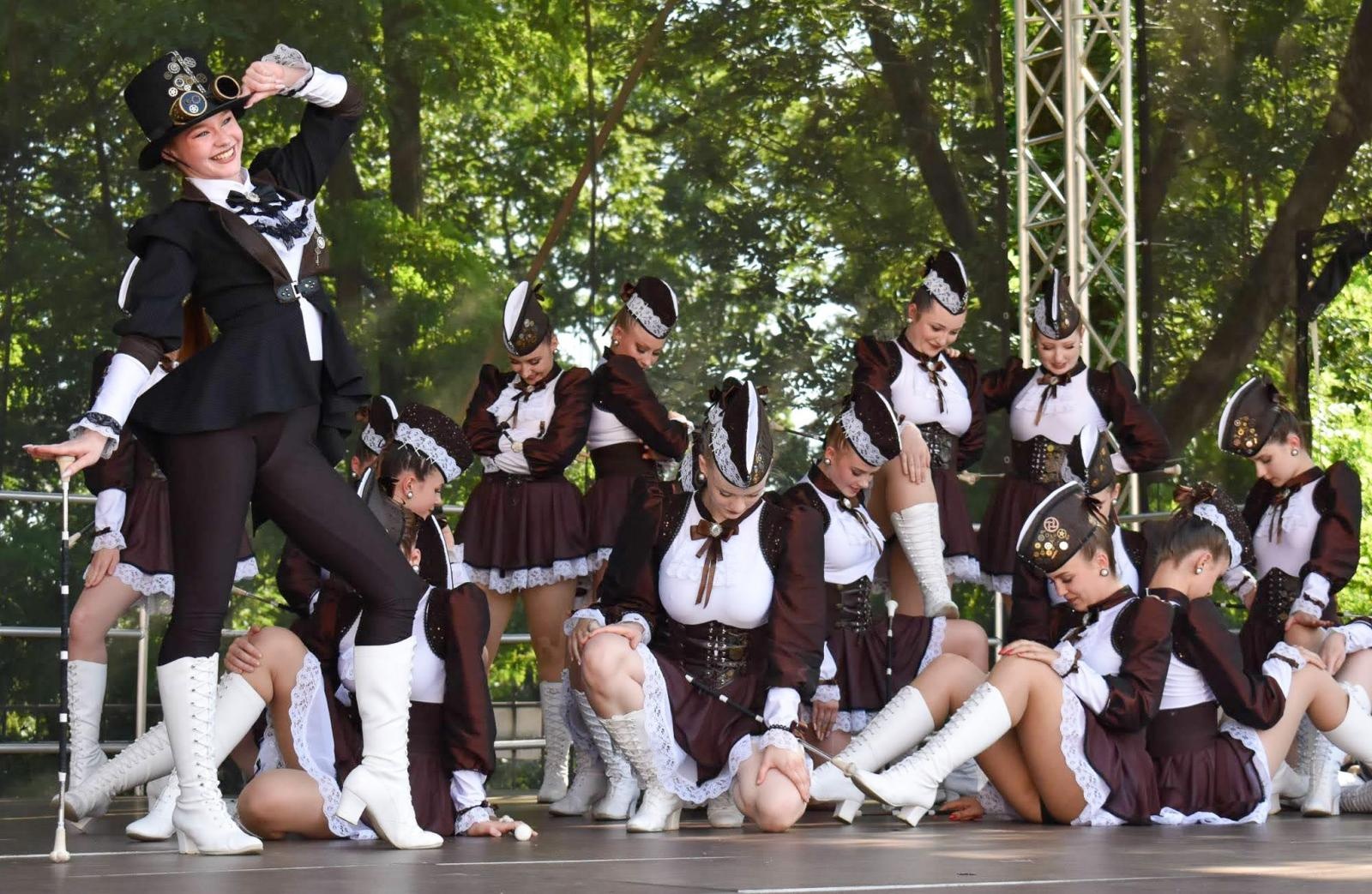 Zdjęcie w galerii na portalu naszraciborz.pl: Ponad tysiąc mażoretek na zamku wiadomości z regionu