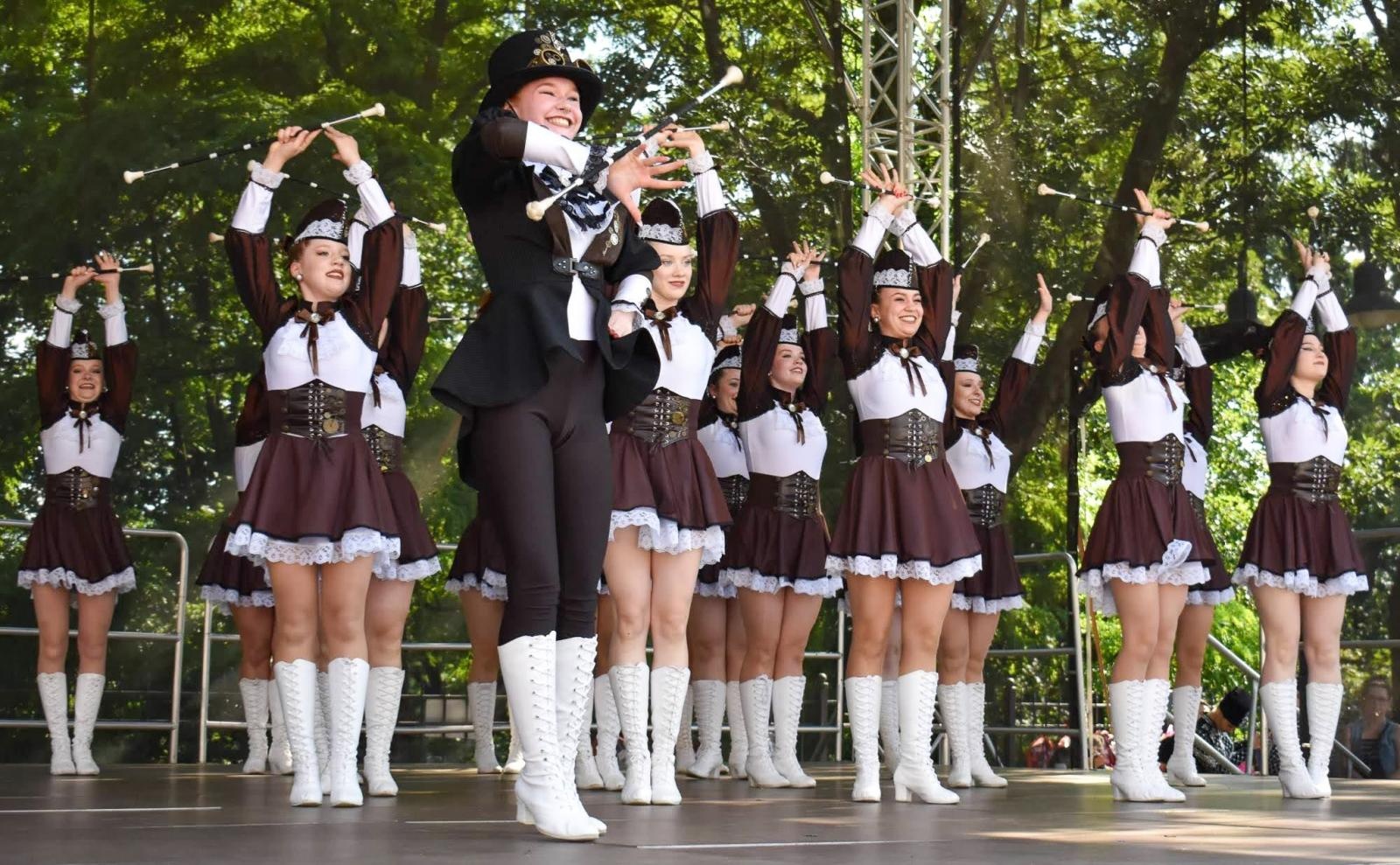 Zdjęcie w galerii na portalu naszraciborz.pl: Ponad tysiąc mażoretek na zamku wiadomości z regionu