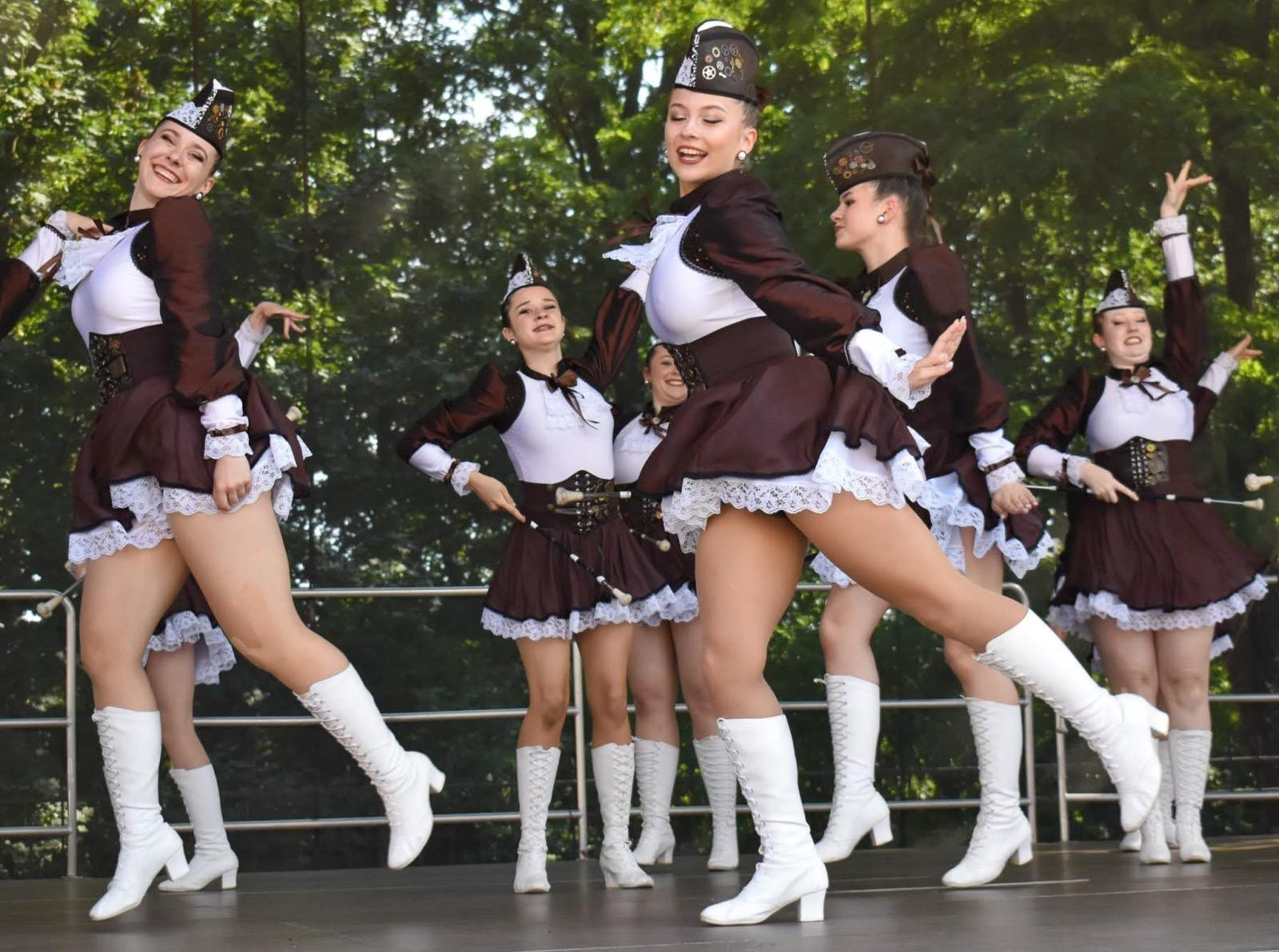 Zdjęcie w galerii na portalu naszraciborz.pl: Ponad tysiąc mażoretek na zamku wiadomości z regionu