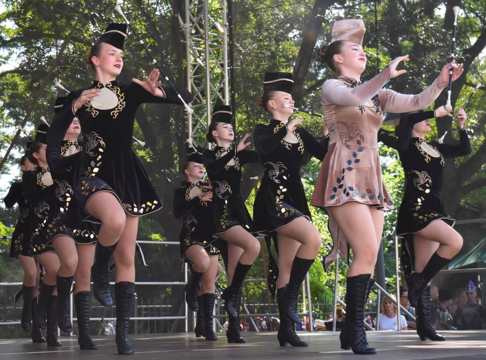 Zdjęcie w galerii na portalu naszraciborz.pl: Ponad tysiąc mażoretek na zamku wiadomości z regionu