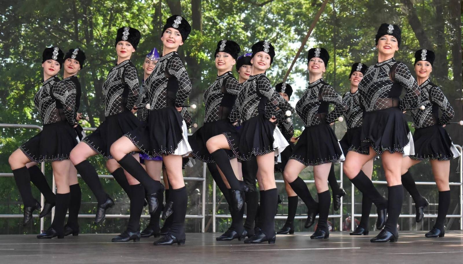 Zdjęcie w galerii na portalu naszraciborz.pl: Ponad tysiąc mażoretek na zamku wiadomości z regionu