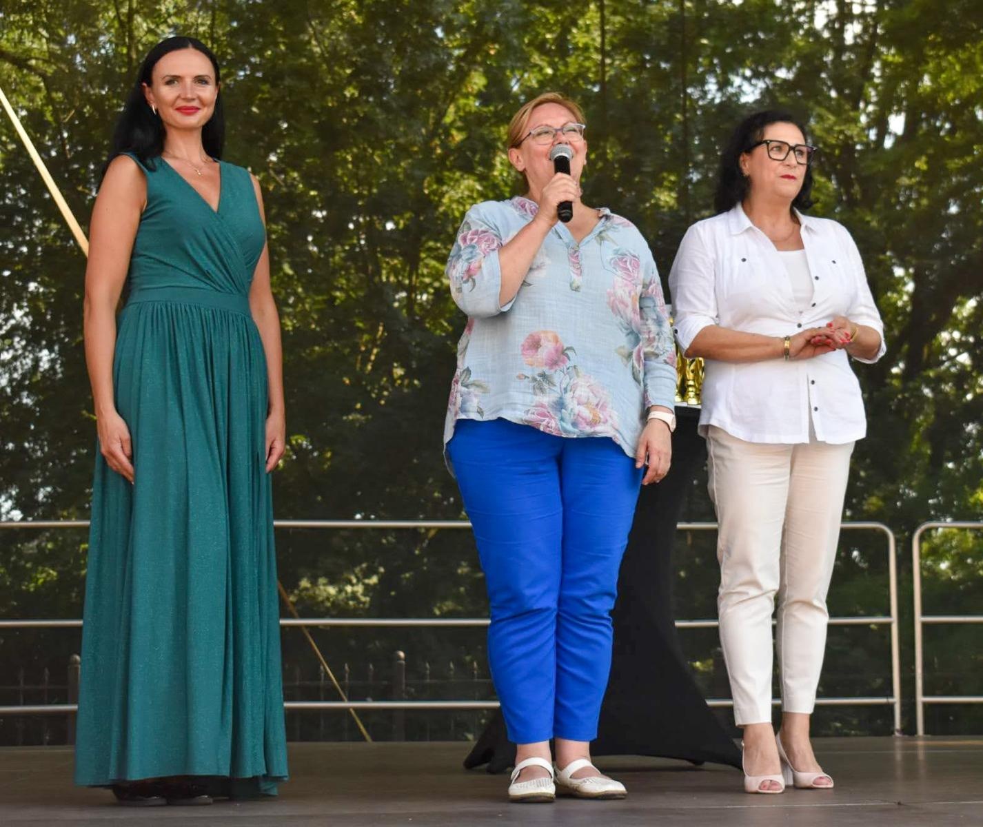 Zdjęcie w galerii na portalu naszraciborz.pl: Ponad tysiąc mażoretek na zamku wiadomości z regionu