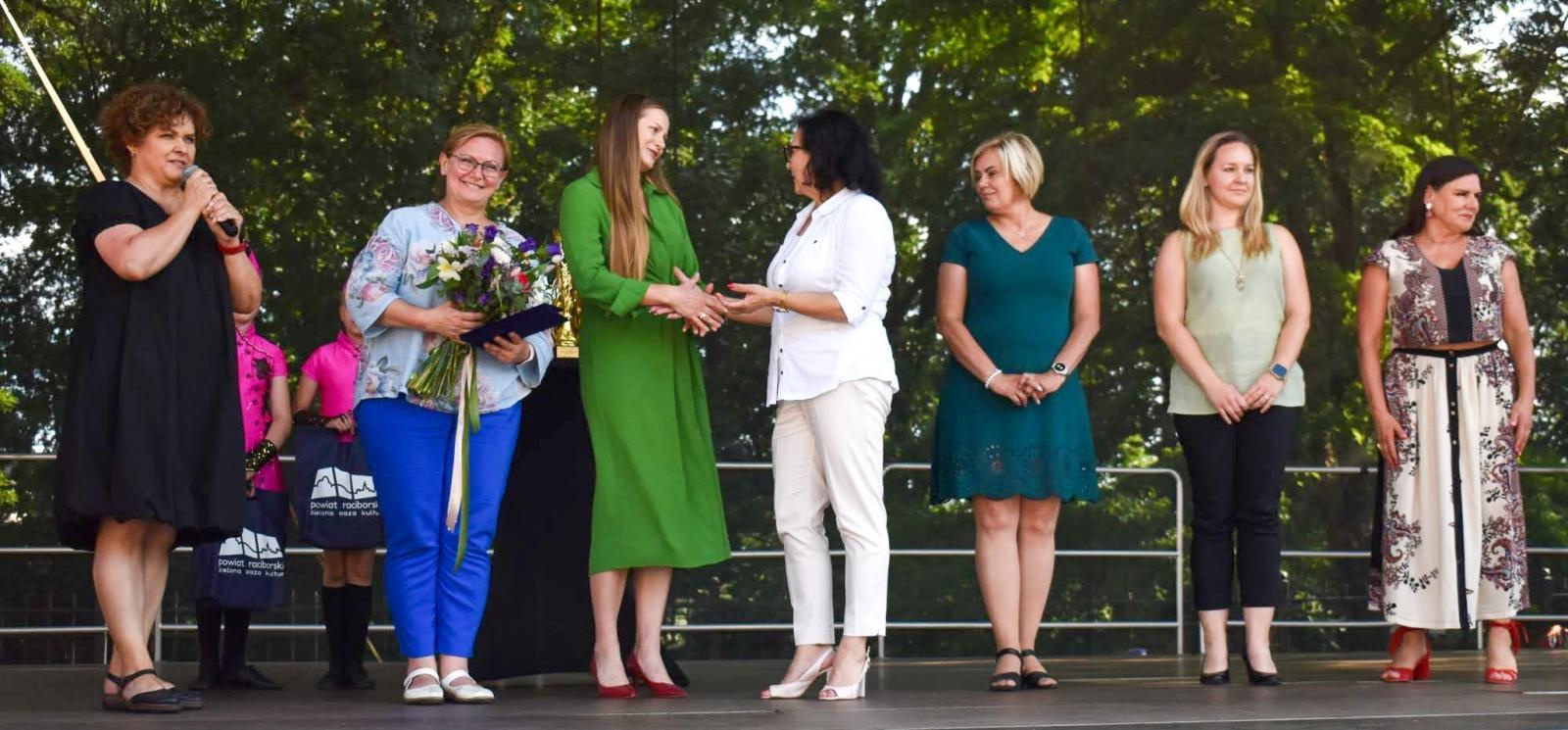 Zdjęcie w galerii na portalu naszraciborz.pl: Ponad tysiąc mażoretek na zamku wiadomości z regionu