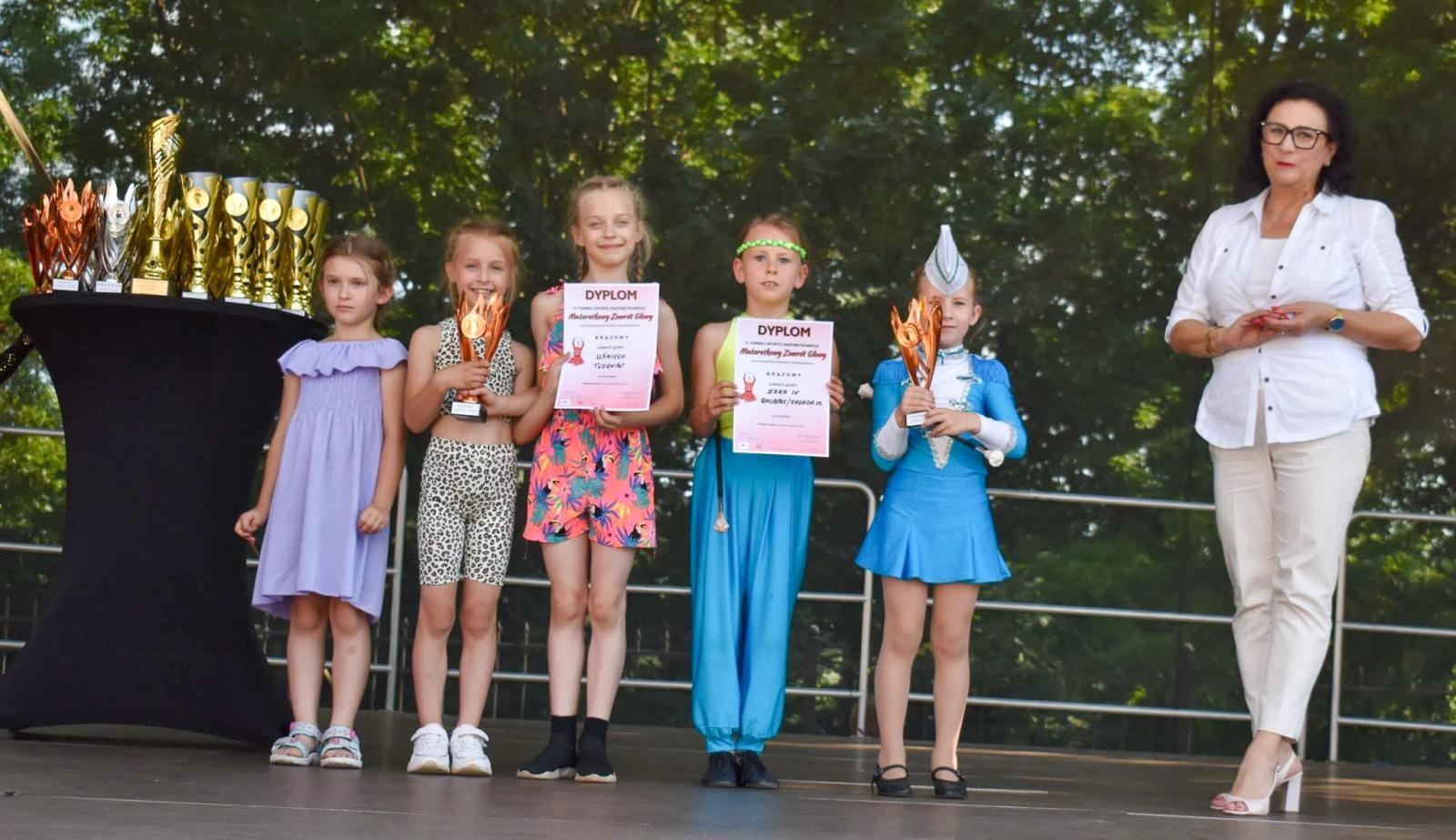 Zdjęcie w galerii na portalu naszraciborz.pl: Ponad tysiąc mażoretek na zamku wiadomości z regionu