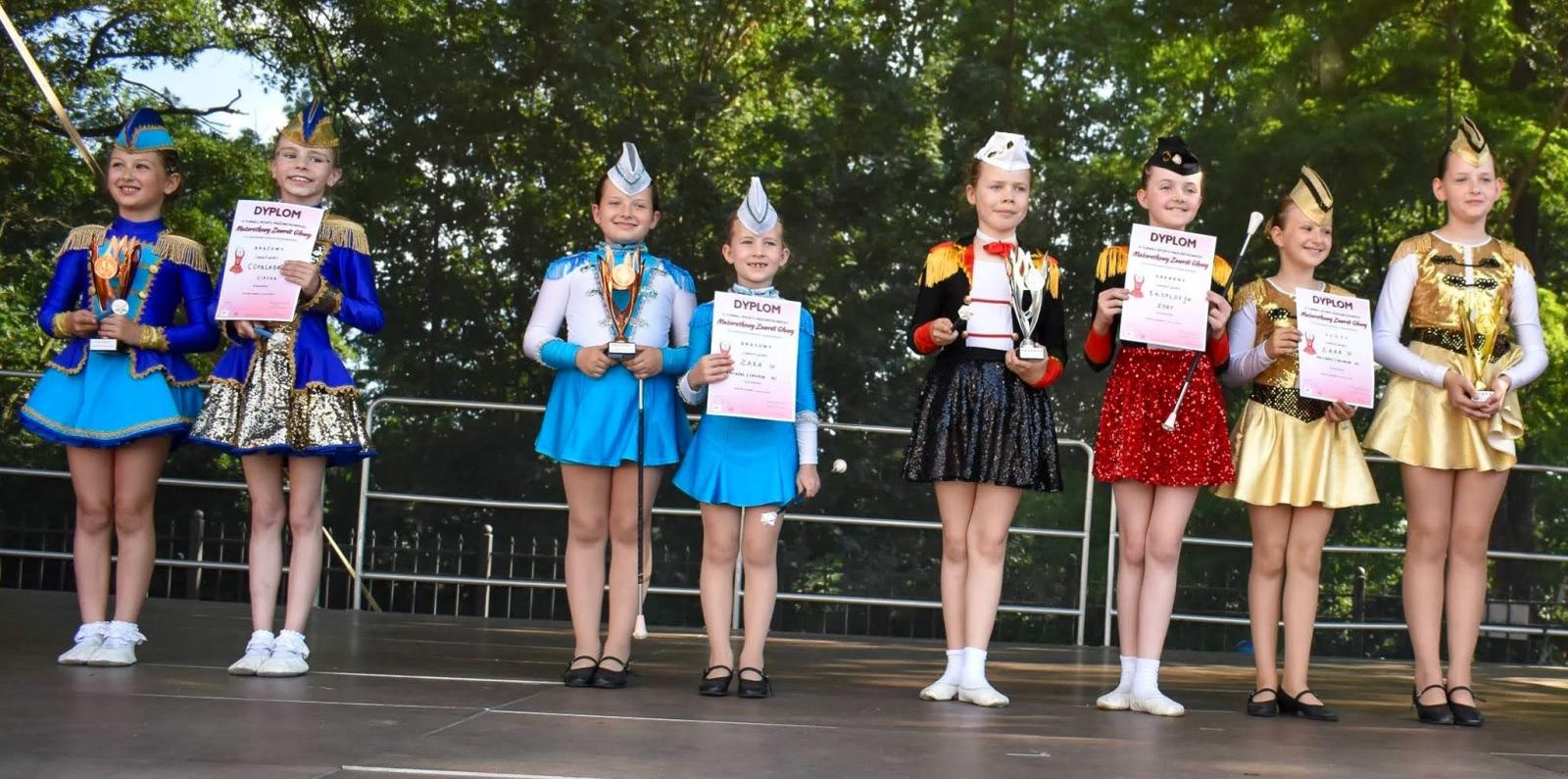 Zdjęcie w galerii na portalu naszraciborz.pl: Ponad tysiąc mażoretek na zamku wiadomości z regionu