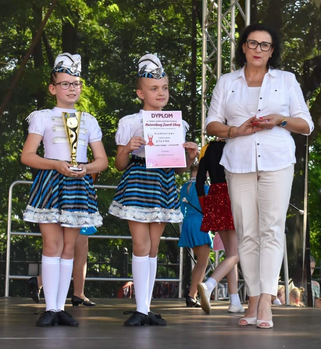 Zdjęcie w galerii na portalu naszraciborz.pl: Ponad tysiąc mażoretek na zamku wiadomości z regionu