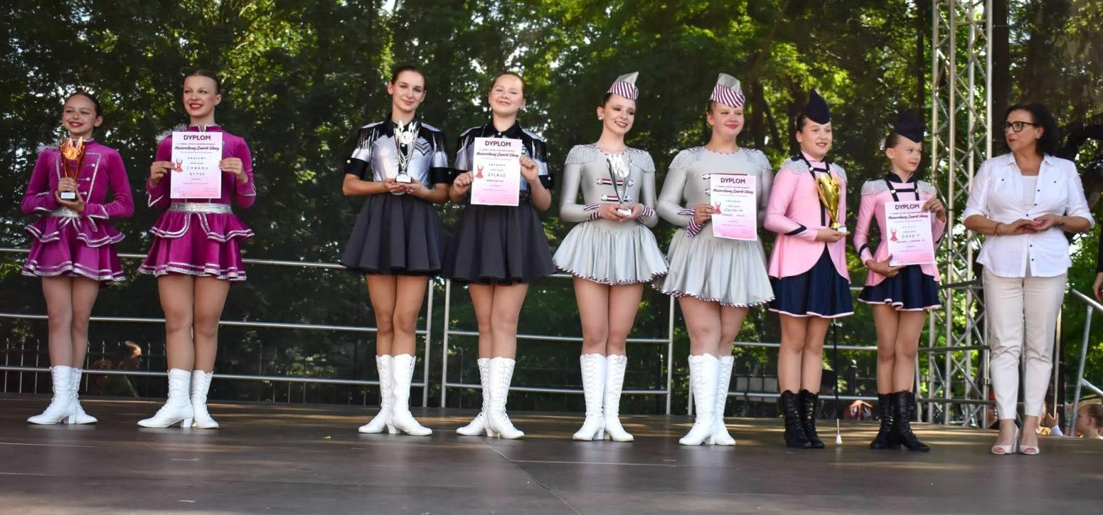 Zdjęcie w galerii na portalu naszraciborz.pl: Ponad tysiąc mażoretek na zamku wiadomości z regionu