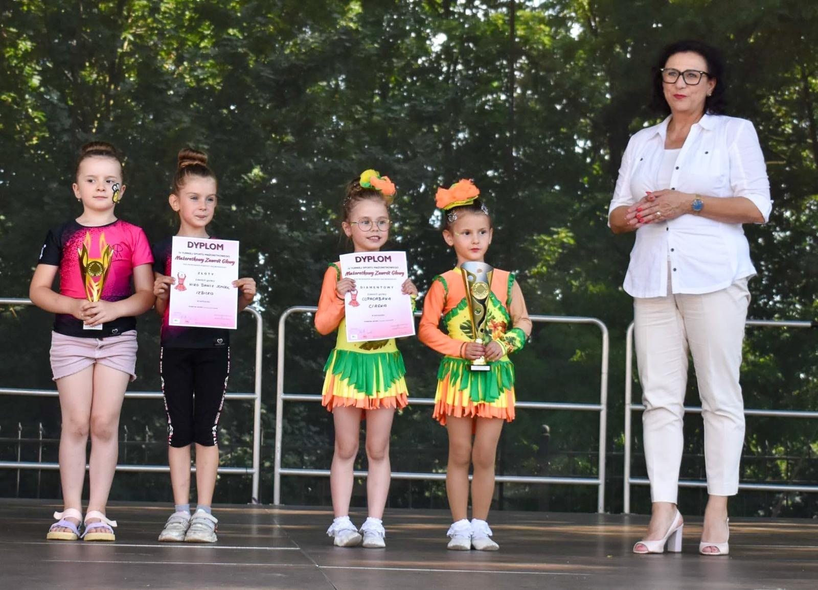 Zdjęcie w galerii na portalu naszraciborz.pl: Ponad tysiąc mażoretek na zamku wiadomości z regionu