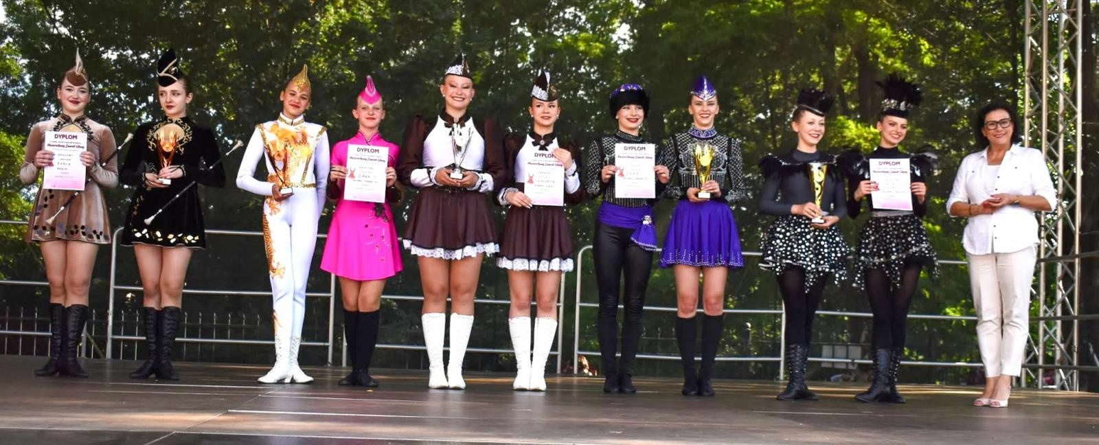 Zdjęcie w galerii na portalu naszraciborz.pl: Ponad tysiąc mażoretek na zamku wiadomości z regionu