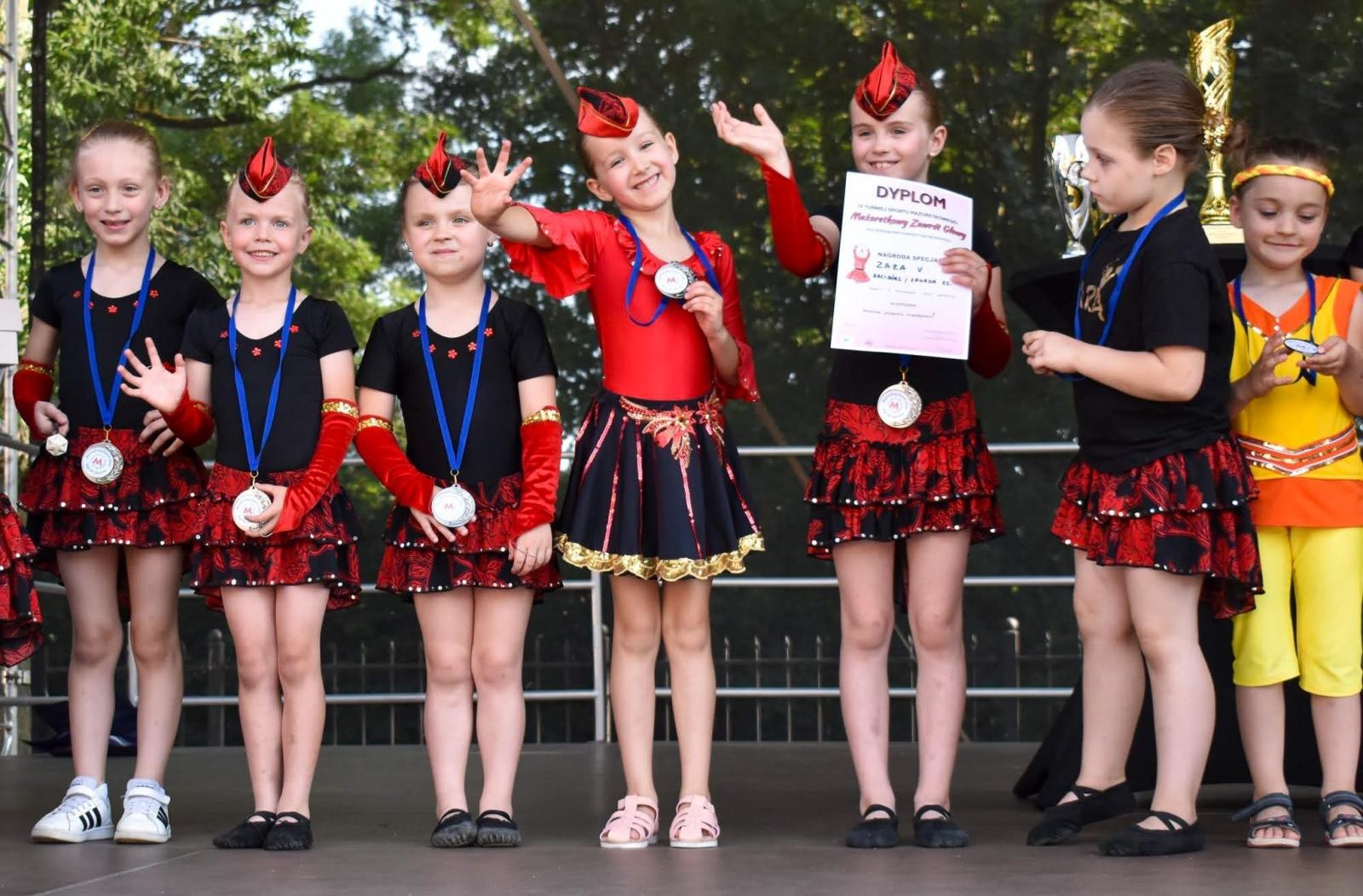 Zdjęcie w galerii na portalu naszraciborz.pl: Ponad tysiąc mażoretek na zamku wiadomości z regionu