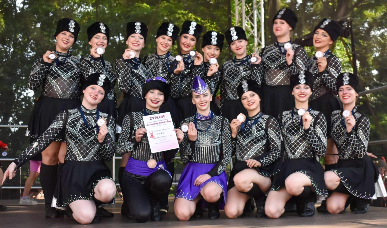 Zdjęcie w galerii na portalu naszraciborz.pl: Ponad tysiąc mażoretek na zamku wiadomości z regionu