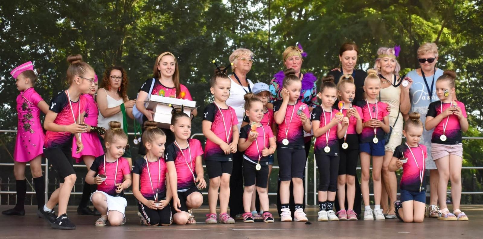 Zdjęcie w galerii na portalu naszraciborz.pl: Ponad tysiąc mażoretek na zamku wiadomości z regionu