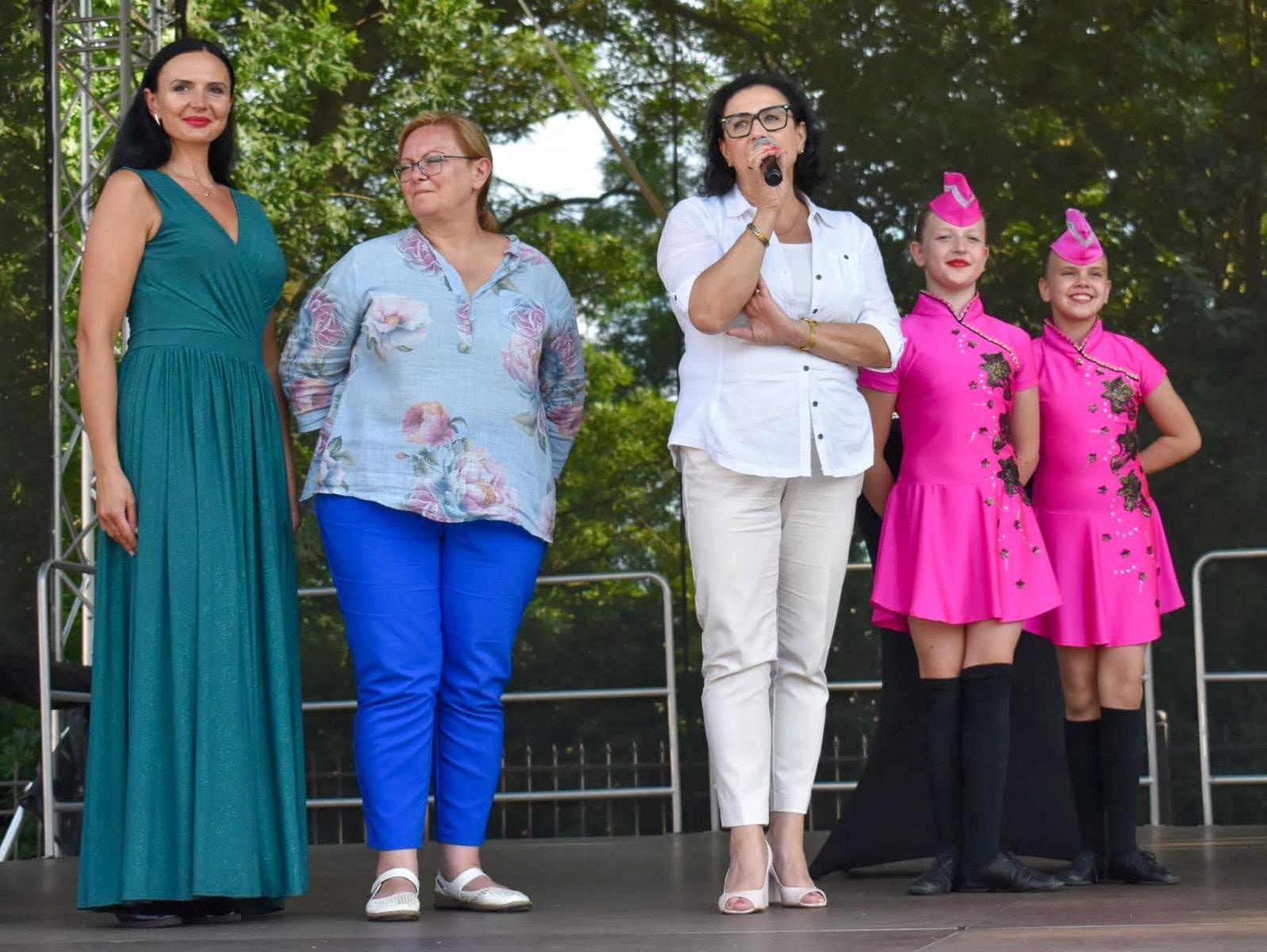 Zdjęcie w galerii na portalu naszraciborz.pl: Ponad tysiąc mażoretek na zamku wiadomości z regionu