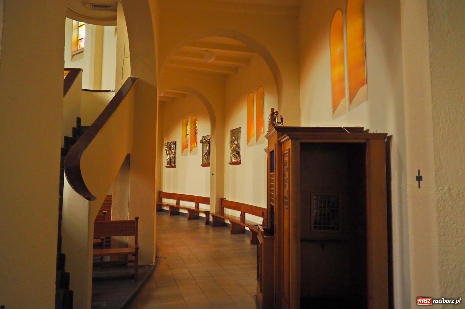 Zdjęcie w galerii na portalu naszraciborz.pl: Okrąglak w nowej odsłonie. Kościół przy Warszawskiej po malowaniu wiadomości z regionu