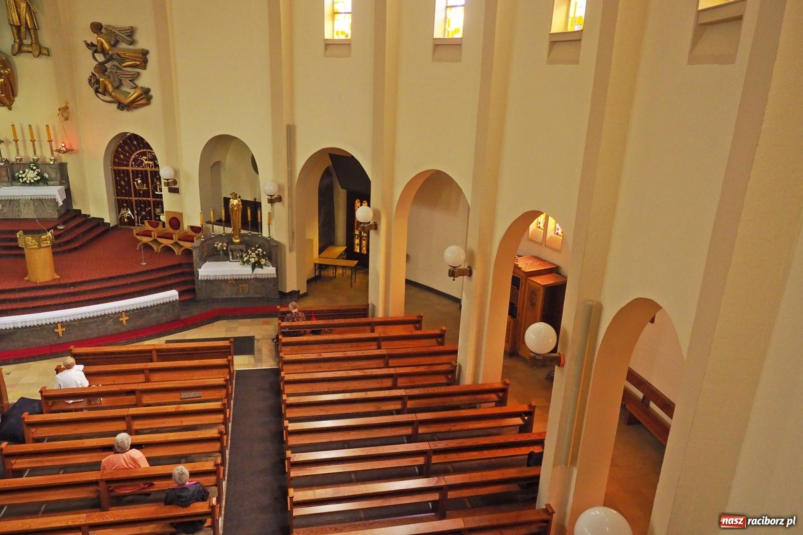 Zdjęcie w galerii na portalu naszraciborz.pl: Okrąglak w nowej odsłonie. Kościół przy Warszawskiej po malowaniu wiadomości z regionu