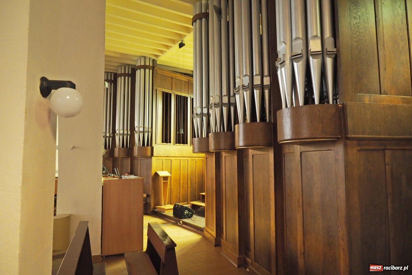 Zdjęcie w galerii na portalu naszraciborz.pl: Okrąglak w nowej odsłonie. Kościół przy Warszawskiej po malowaniu wiadomości z regionu