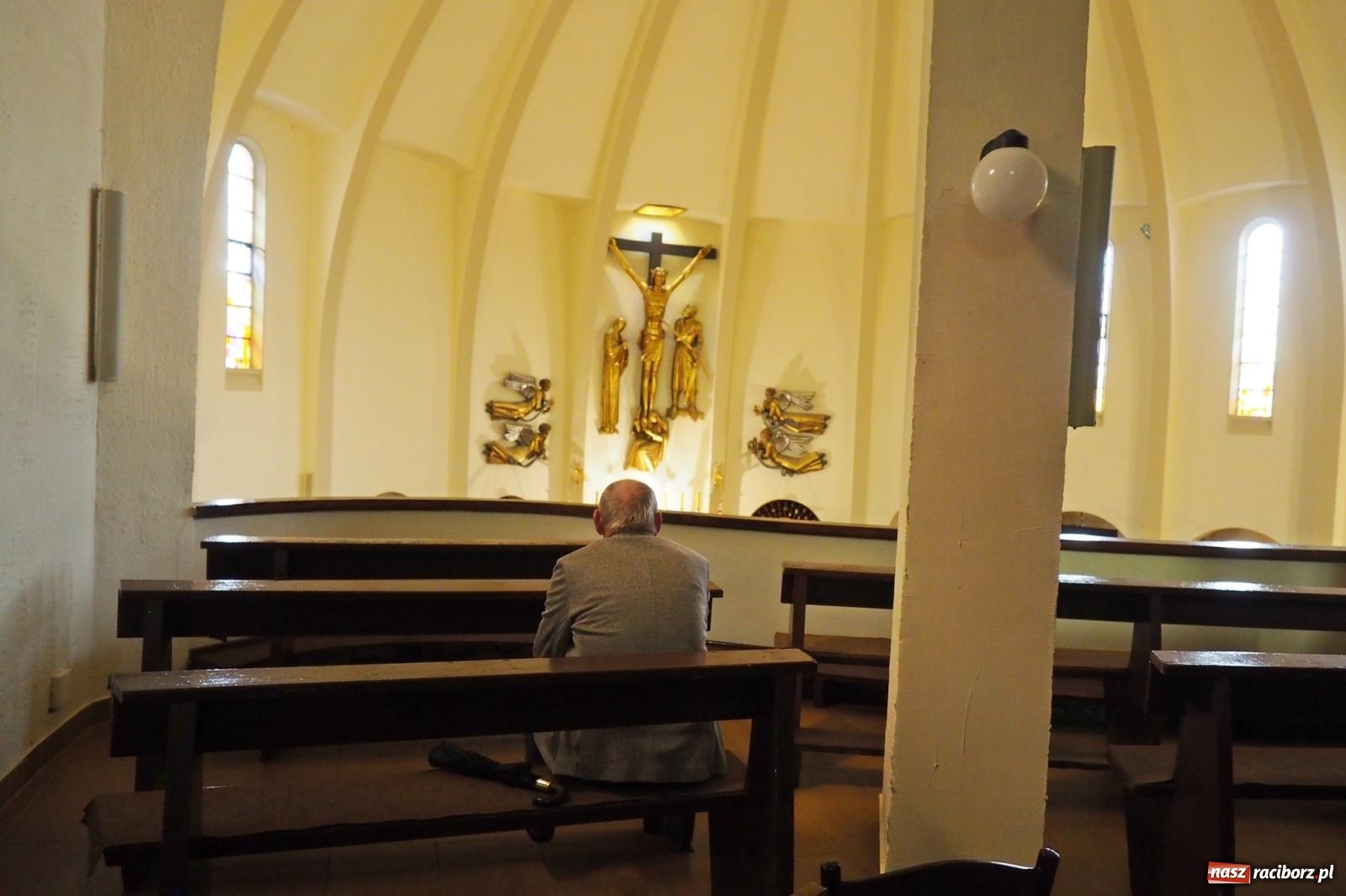 Zdjęcie w galerii na portalu naszraciborz.pl: Okrąglak w nowej odsłonie. Kościół przy Warszawskiej po malowaniu wiadomości z regionu