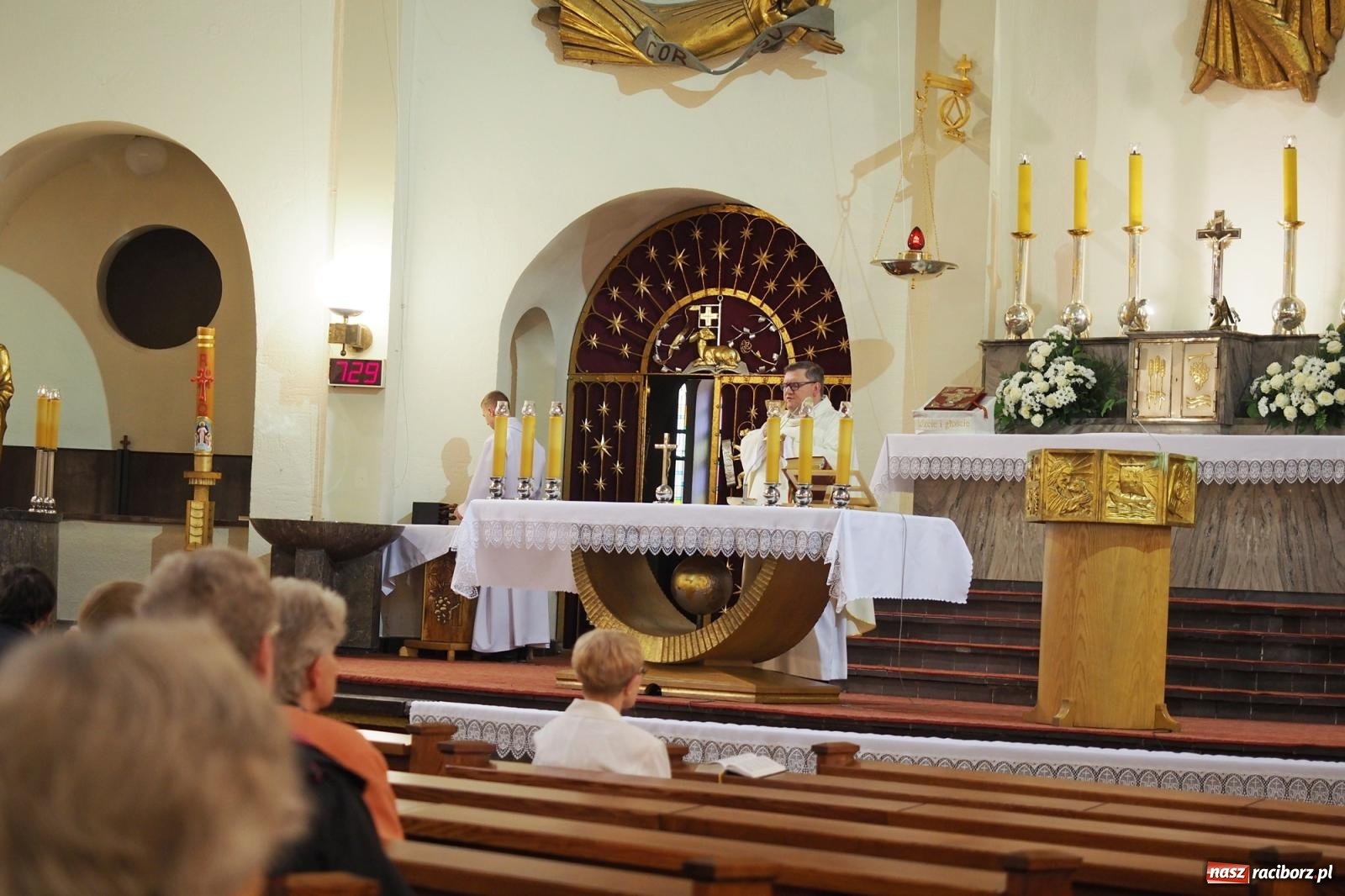 Zdjęcie w galerii na portalu naszraciborz.pl: Okrąglak w nowej odsłonie. Kościół przy Warszawskiej po malowaniu wiadomości z regionu