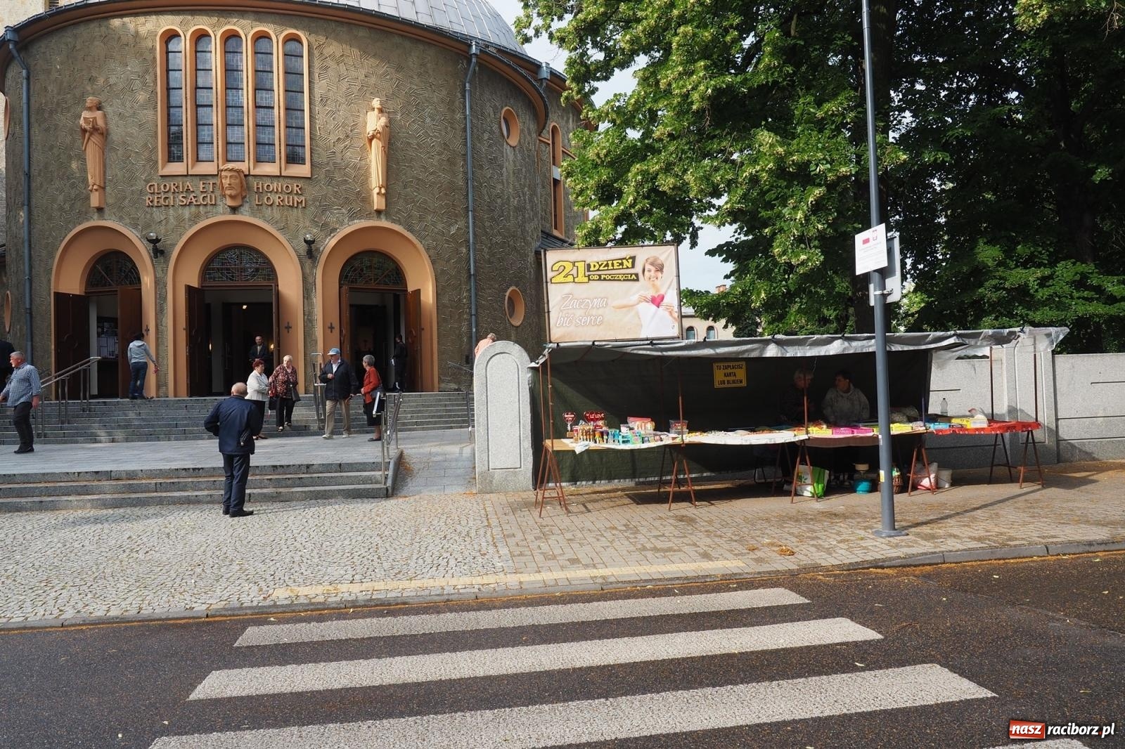 Zdjęcie w galerii na portalu naszraciborz.pl: Okrąglak w nowej odsłonie. Kościół przy Warszawskiej po malowaniu wiadomości z regionu