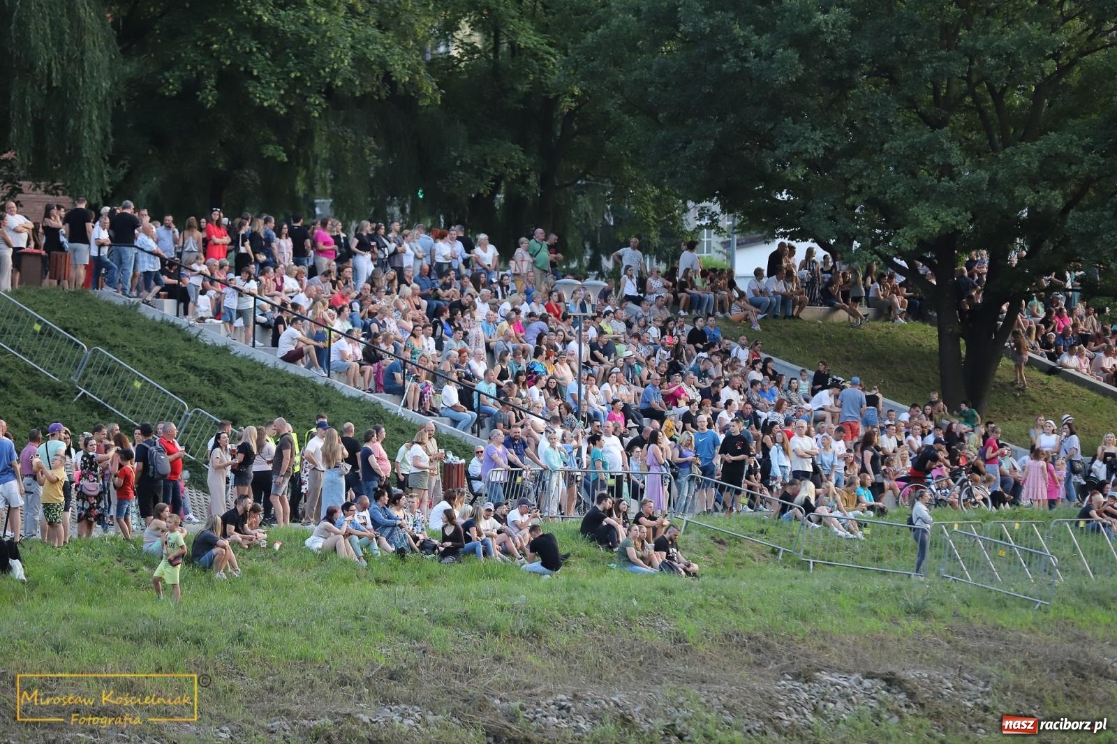 Zdjęcie w galerii na portalu naszraciborz.pl: Kathia, Grna & Andres Poveda, DJ Furrier i WY wiadomości z regionu