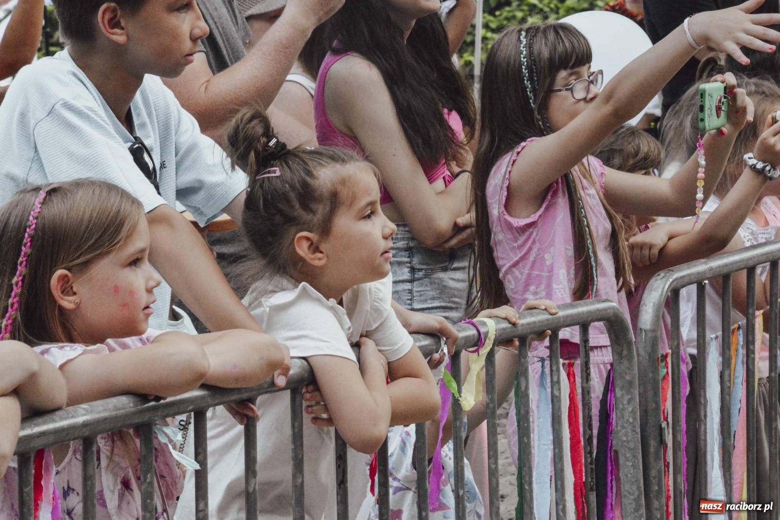 Zdjęcie w galerii na portalu naszraciborz.pl: Emi Franica, Andrzej Biliński oraz Kajetan Drozd z zespołem. Popołudnie na bulwarach [FOTO i WIDEO] wiadomości z regionu