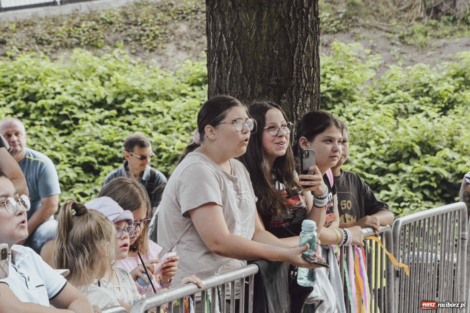 Zdjęcie w galerii na portalu naszraciborz.pl: Emi Franica, Andrzej Biliński oraz Kajetan Drozd z zespołem. Popołudnie na bulwarach [FOTO i WIDEO] wiadomości z regionu