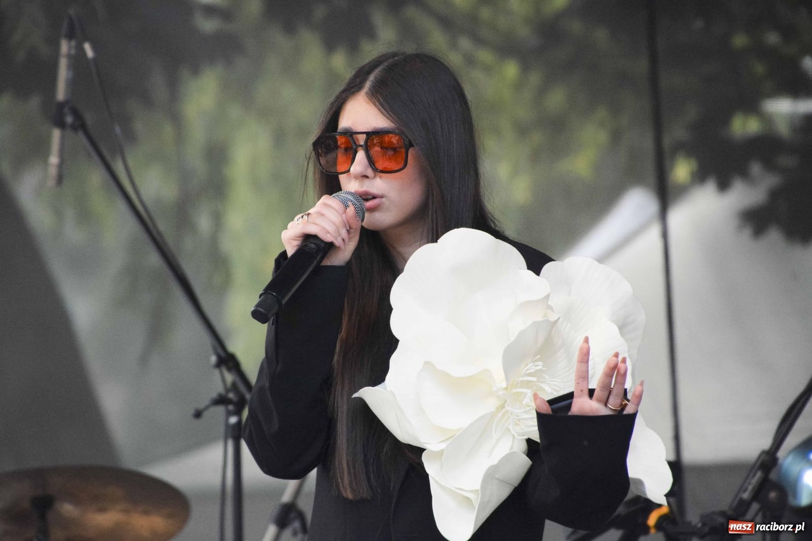 Zdjęcie w galerii na portalu naszraciborz.pl: Emi Franica, Andrzej Biliński oraz Kajetan Drozd z zespołem. Popołudnie na bulwarach [FOTO i WIDEO] wiadomości z regionu