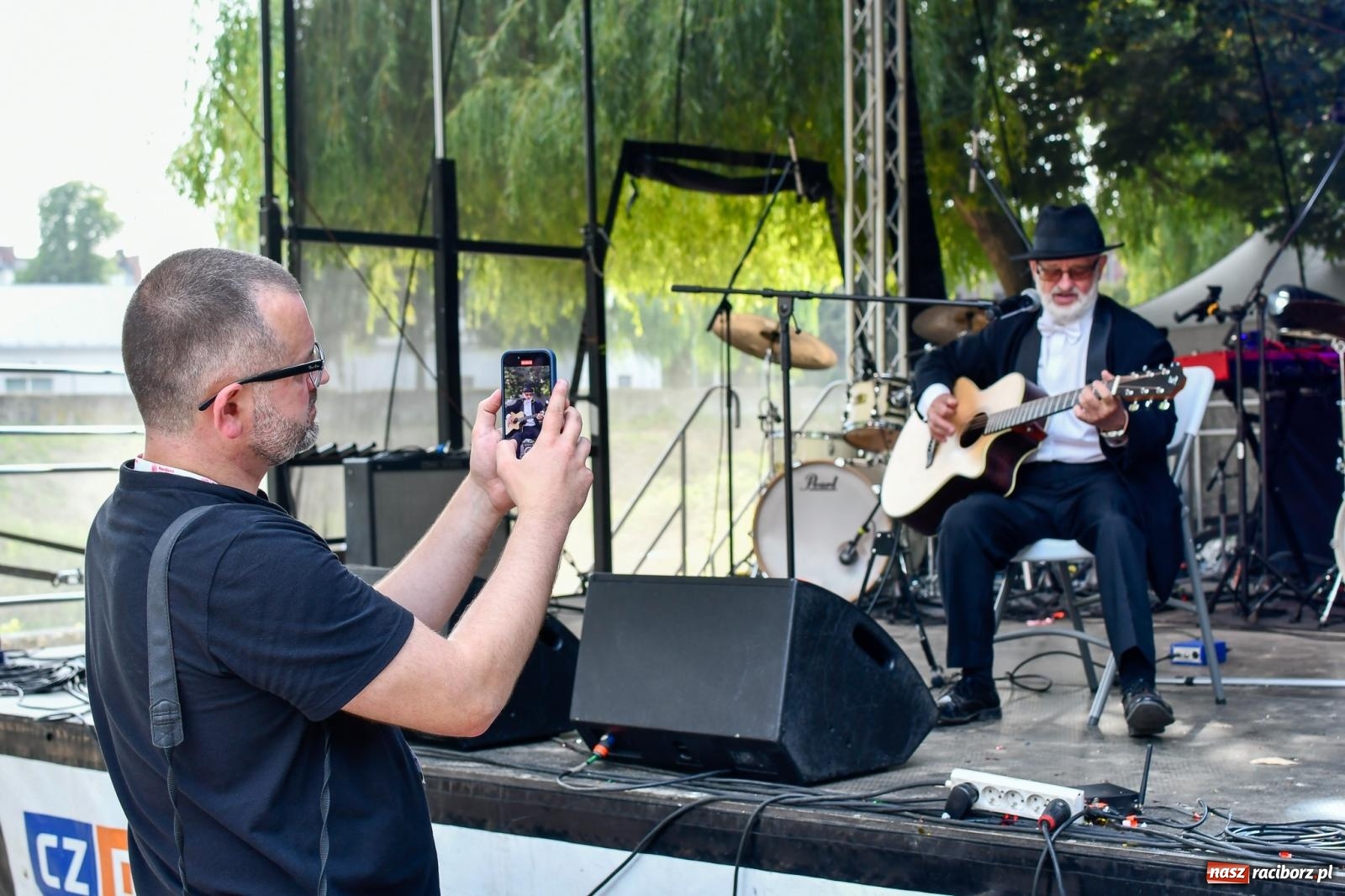 Zdjęcie w galerii na portalu naszraciborz.pl: Emi Franica, Andrzej Biliński oraz Kajetan Drozd z zespołem. Popołudnie na bulwarach [FOTO i WIDEO] wiadomości z regionu
