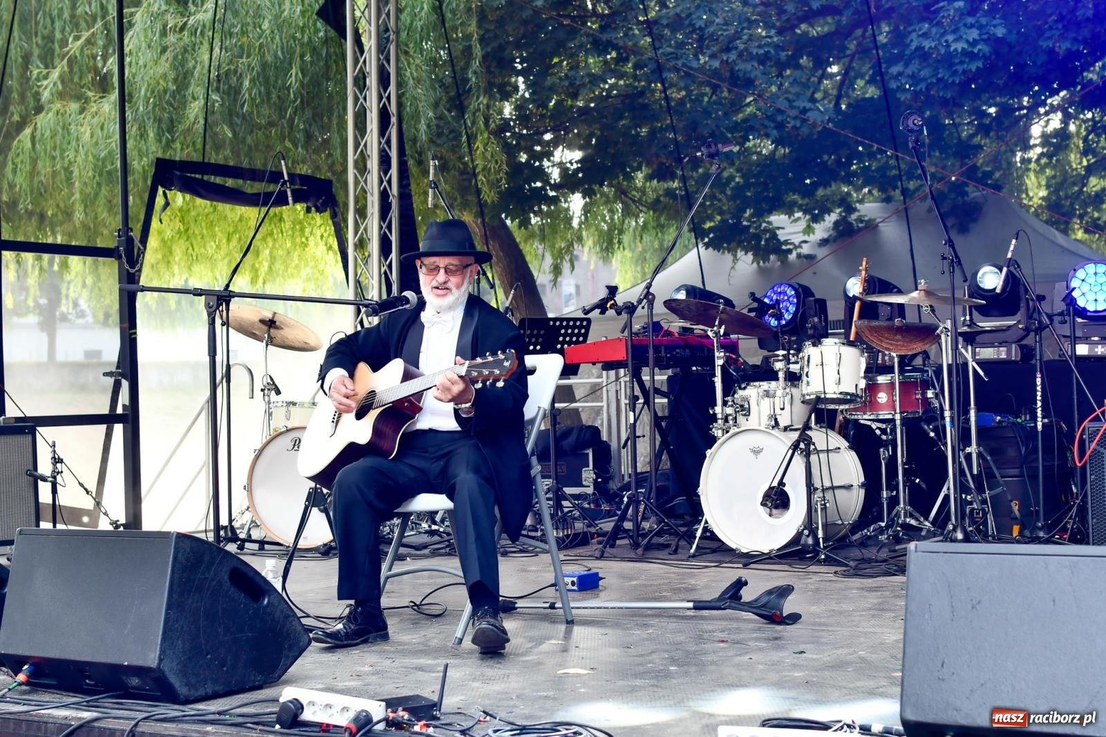 Zdjęcie w galerii na portalu naszraciborz.pl: Emi Franica, Andrzej Biliński oraz Kajetan Drozd z zespołem. Popołudnie na bulwarach [FOTO i WIDEO] wiadomości z regionu