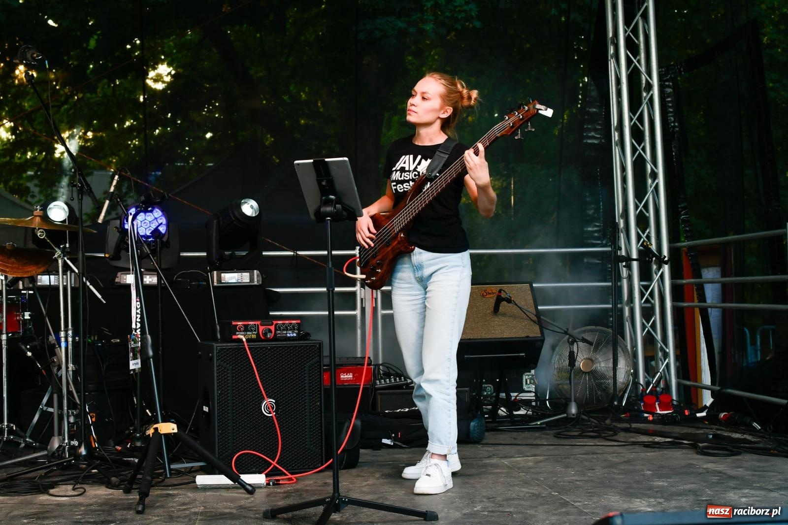 Zdjęcie w galerii na portalu naszraciborz.pl: Emi Franica, Andrzej Biliński oraz Kajetan Drozd z zespołem. Popołudnie na bulwarach [FOTO i WIDEO] wiadomości z regionu