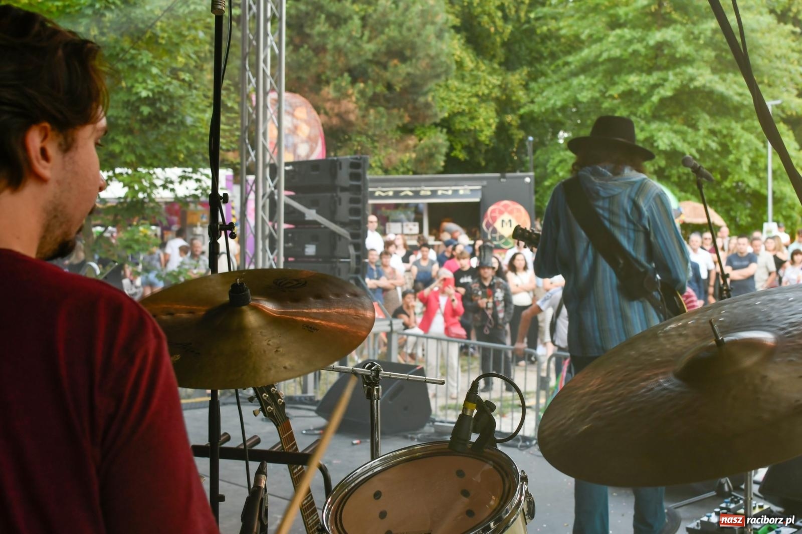 Zdjęcie w galerii na portalu naszraciborz.pl: Emi Franica, Andrzej Biliński oraz Kajetan Drozd z zespołem. Popołudnie na bulwarach [FOTO i WIDEO] wiadomości z regionu