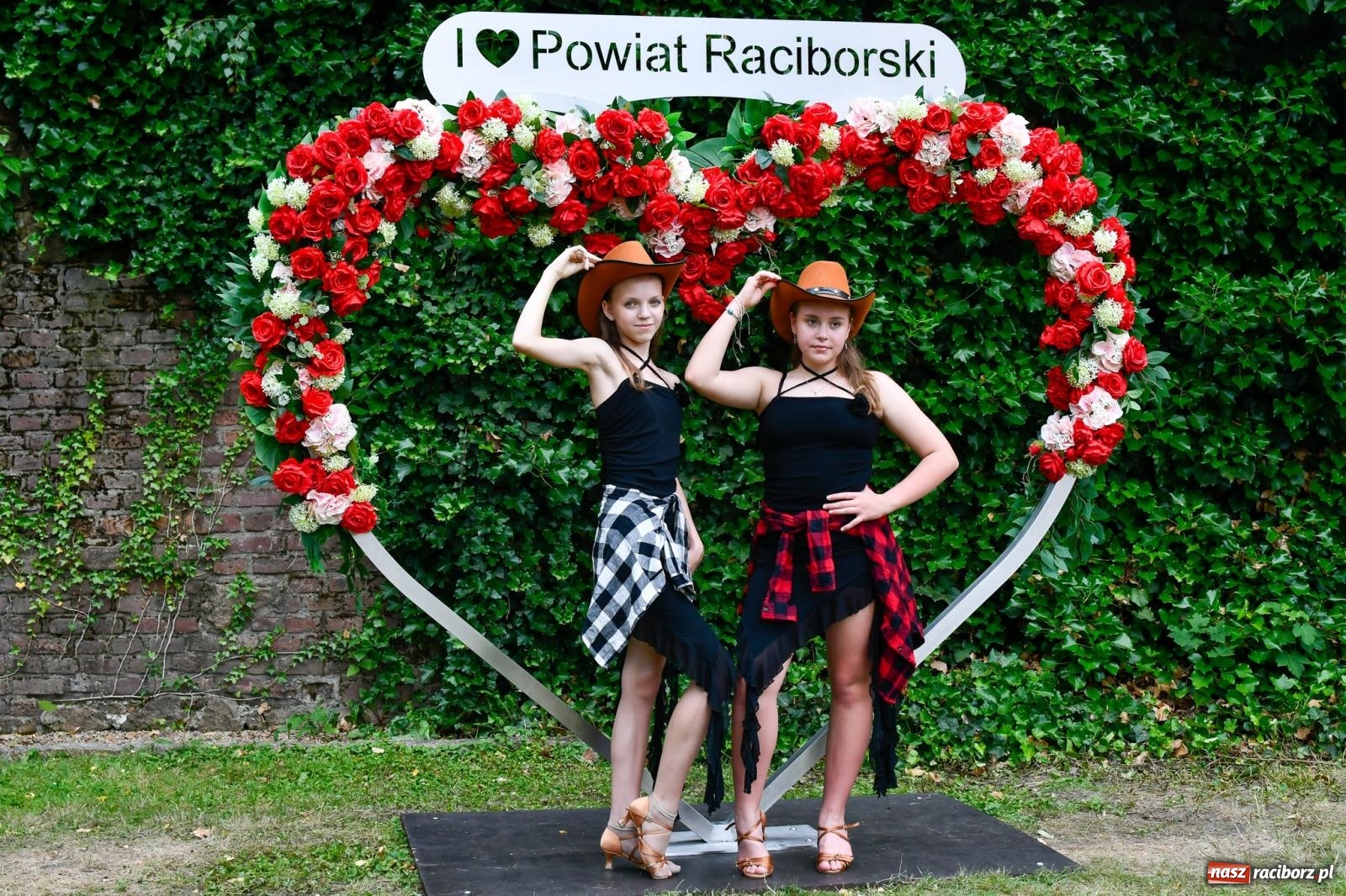 Zdjęcie w galerii na portalu naszraciborz.pl: I Love Powiat Raciborski. Serce na zamku robi furorę [FOTO] wiadomości z regionu