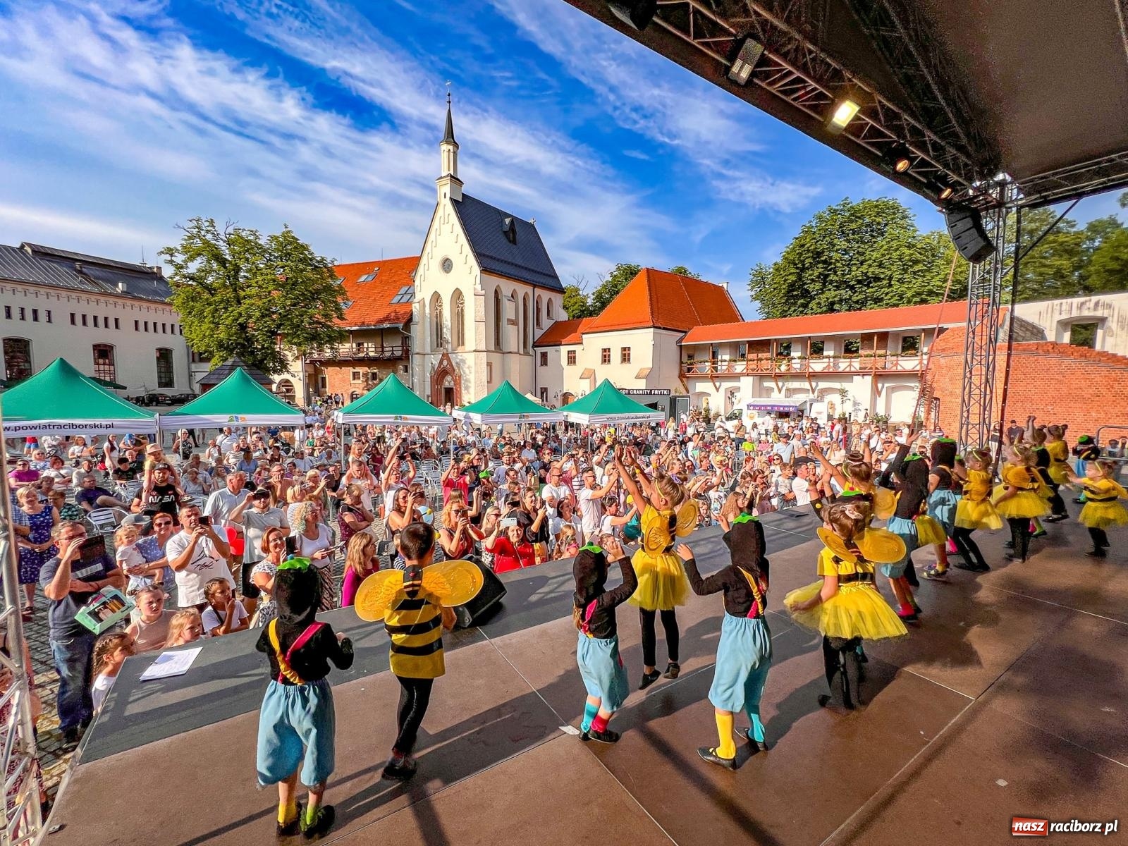 Zdjęcie w galerii na portalu naszraciborz.pl: I Love Powiat Raciborski. Serce na zamku robi furorę [FOTO] wiadomości z regionu
