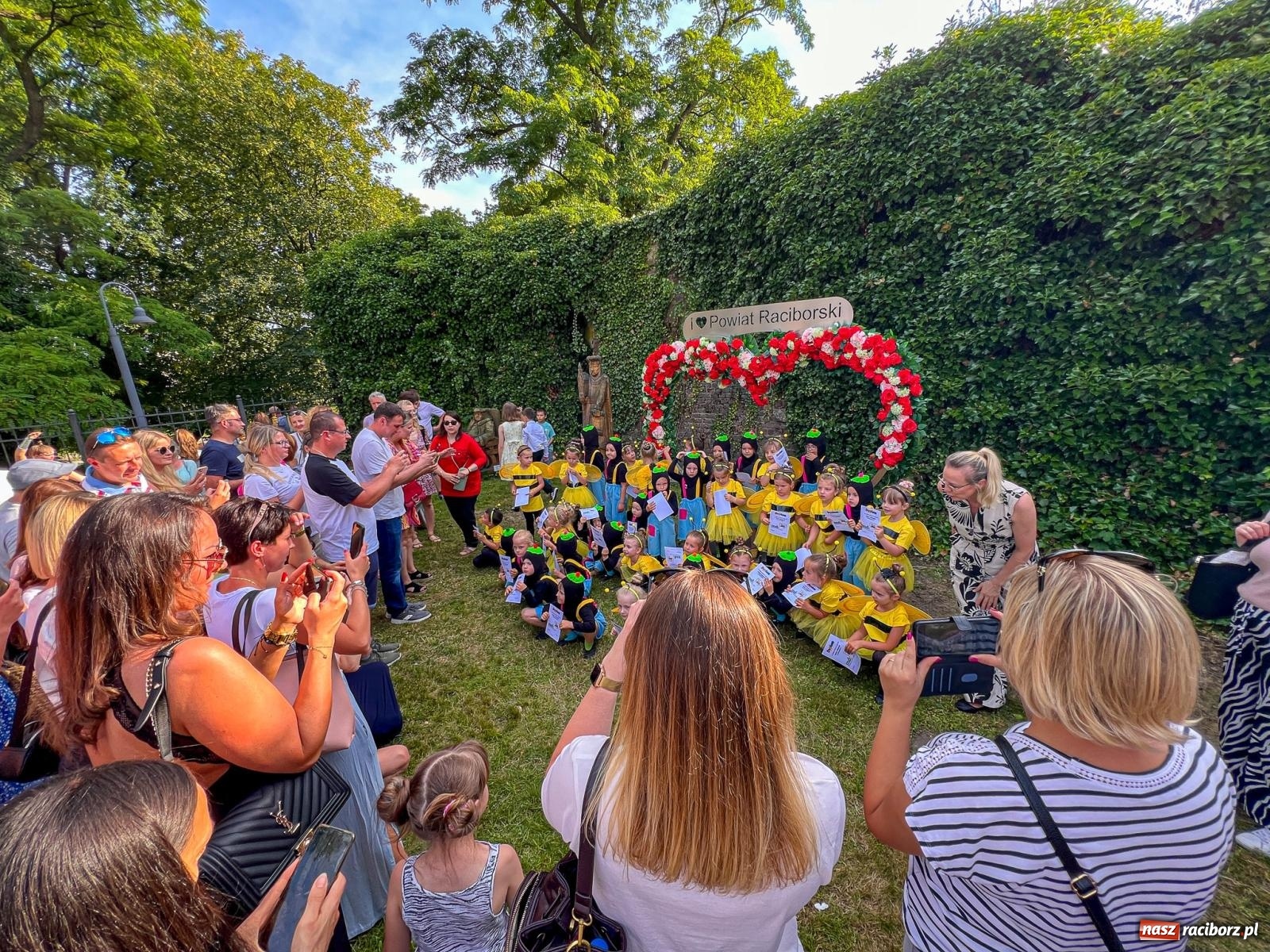 Zdjęcie w galerii na portalu naszraciborz.pl: I Love Powiat Raciborski. Serce na zamku robi furorę [FOTO] wiadomości z regionu