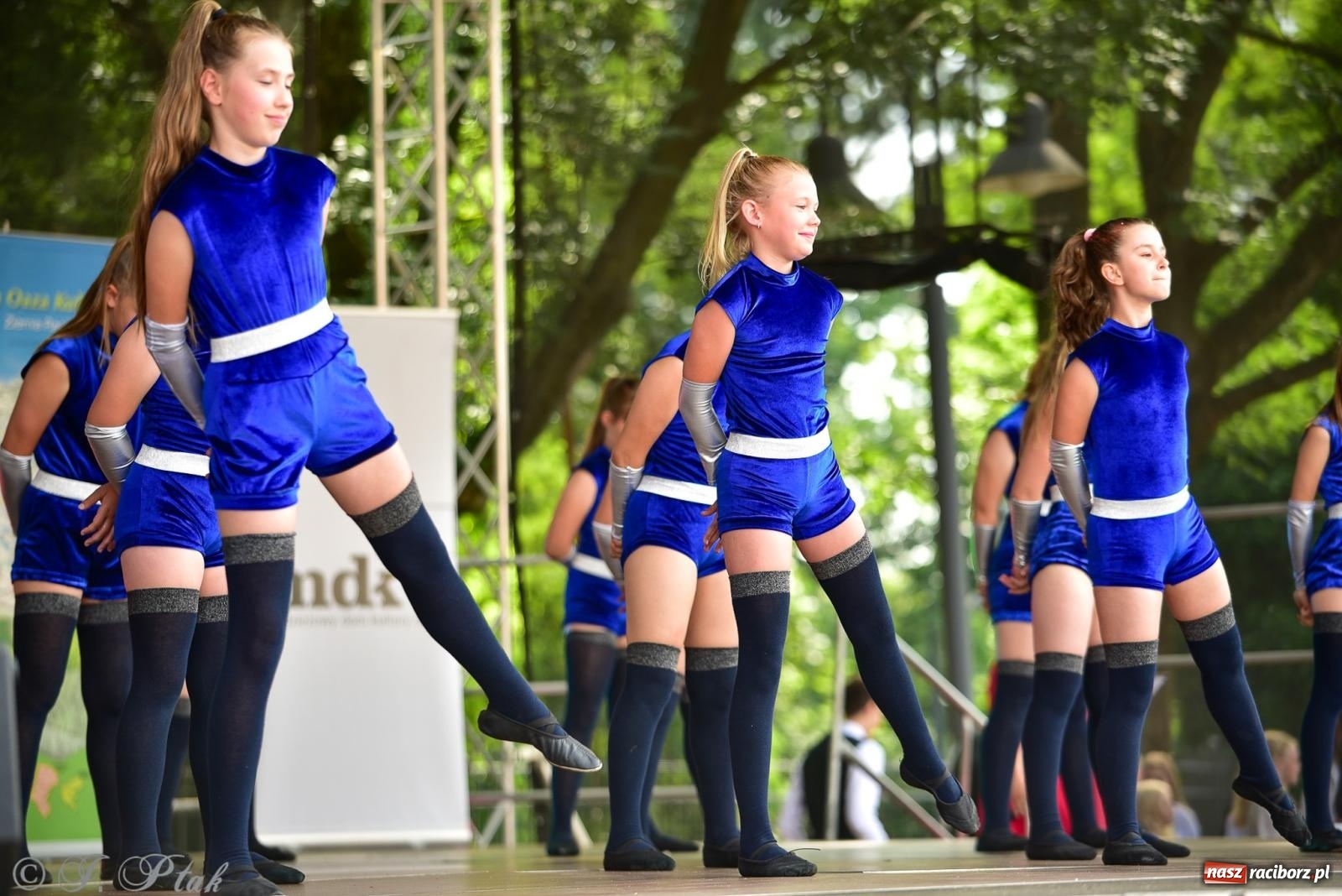Zdjęcie w galerii na portalu naszraciborz.pl: Taneczne podsumowanie roku szkolnego na zamku w Raciborzu [FOTO i WIDEO] wiadomości z regionu
