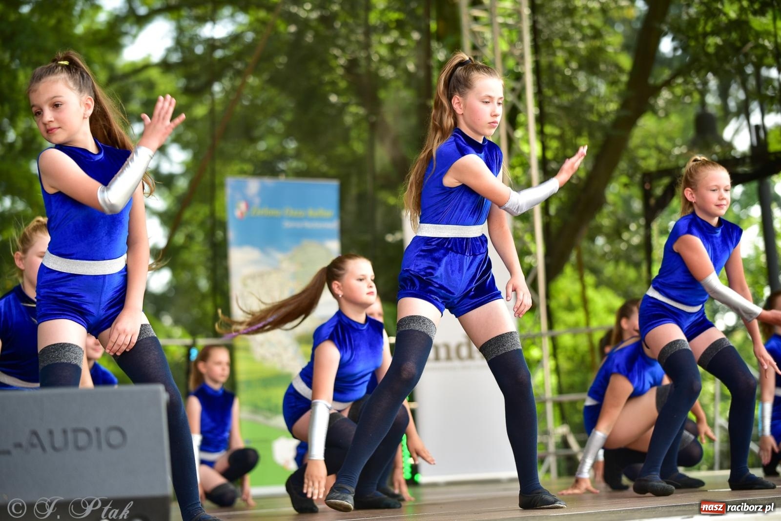 Zdjęcie w galerii na portalu naszraciborz.pl: Taneczne podsumowanie roku szkolnego na zamku w Raciborzu [FOTO i WIDEO] wiadomości z regionu