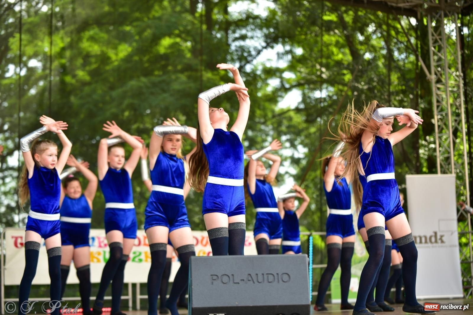 Zdjęcie w galerii na portalu naszraciborz.pl: Taneczne podsumowanie roku szkolnego na zamku w Raciborzu [FOTO i WIDEO] wiadomości z regionu